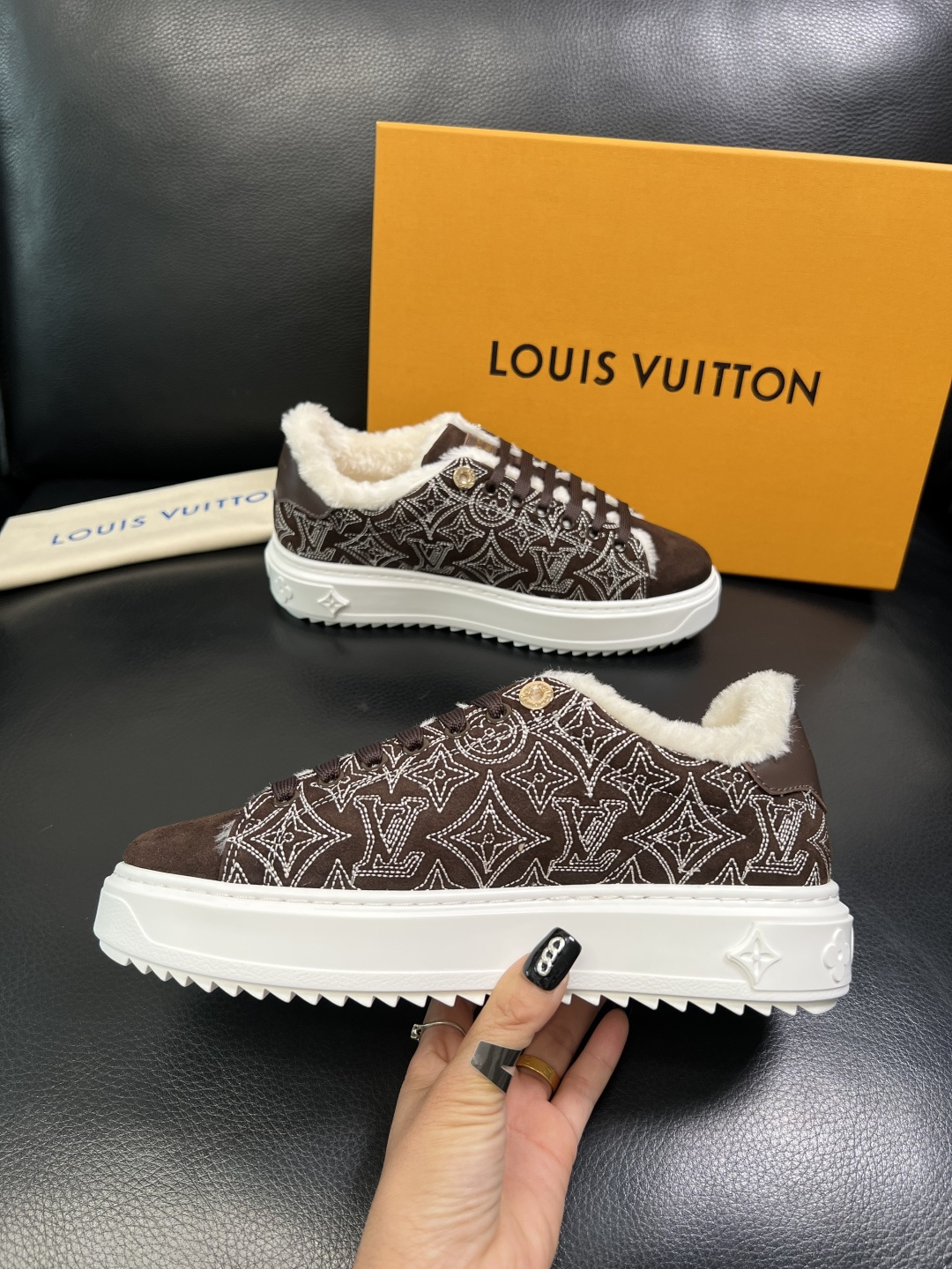 Lv 高品质 顶级工艺品 路易威登，运动板鞋专柜同步，鞋面意大利进口，高品质拼接缤纷色彩复杂工艺品，进口