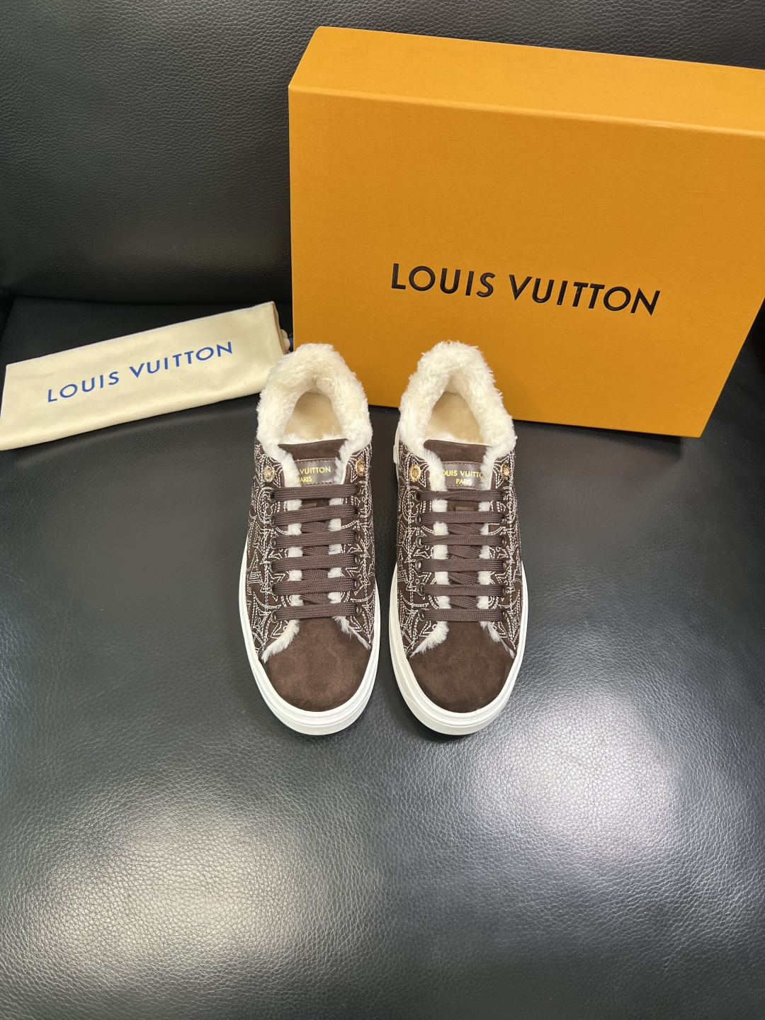 Lv 高品质 顶级工艺品 路易威登，运动板鞋专柜同步，鞋面意大利进口，高品质拼接缤纷色彩复杂工艺品，进口