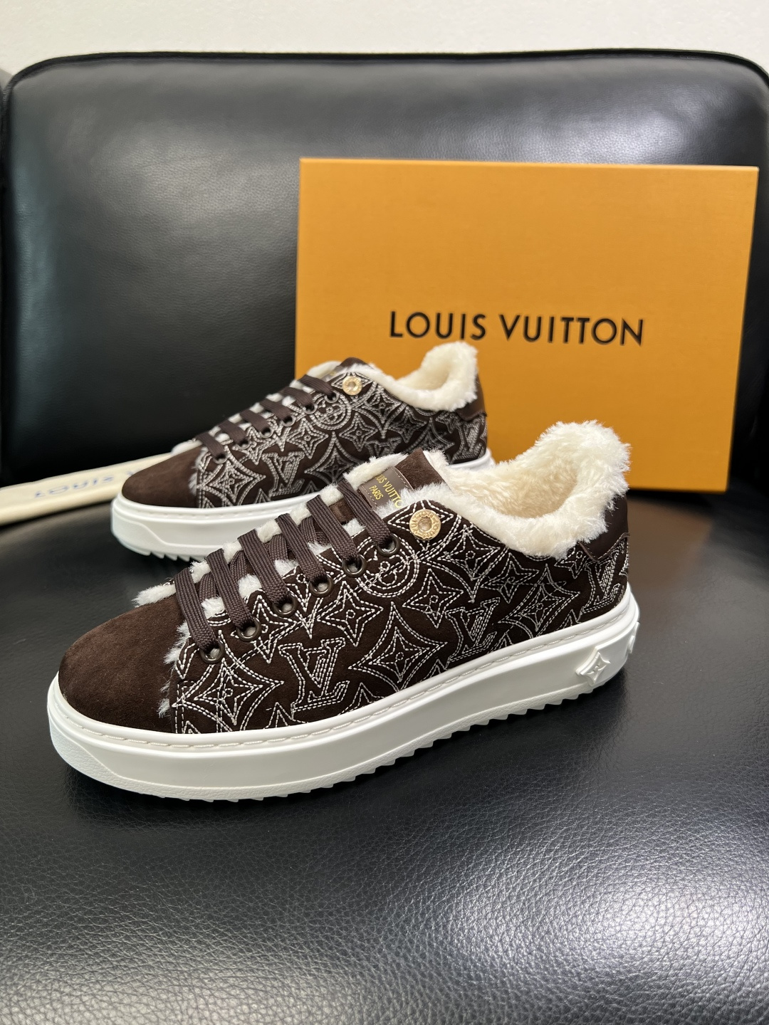 Lv 高品质 顶级工艺品 路易威登，运动板鞋专柜同步，鞋面意大利进口，高品质拼接缤纷色彩复杂工艺品，进口