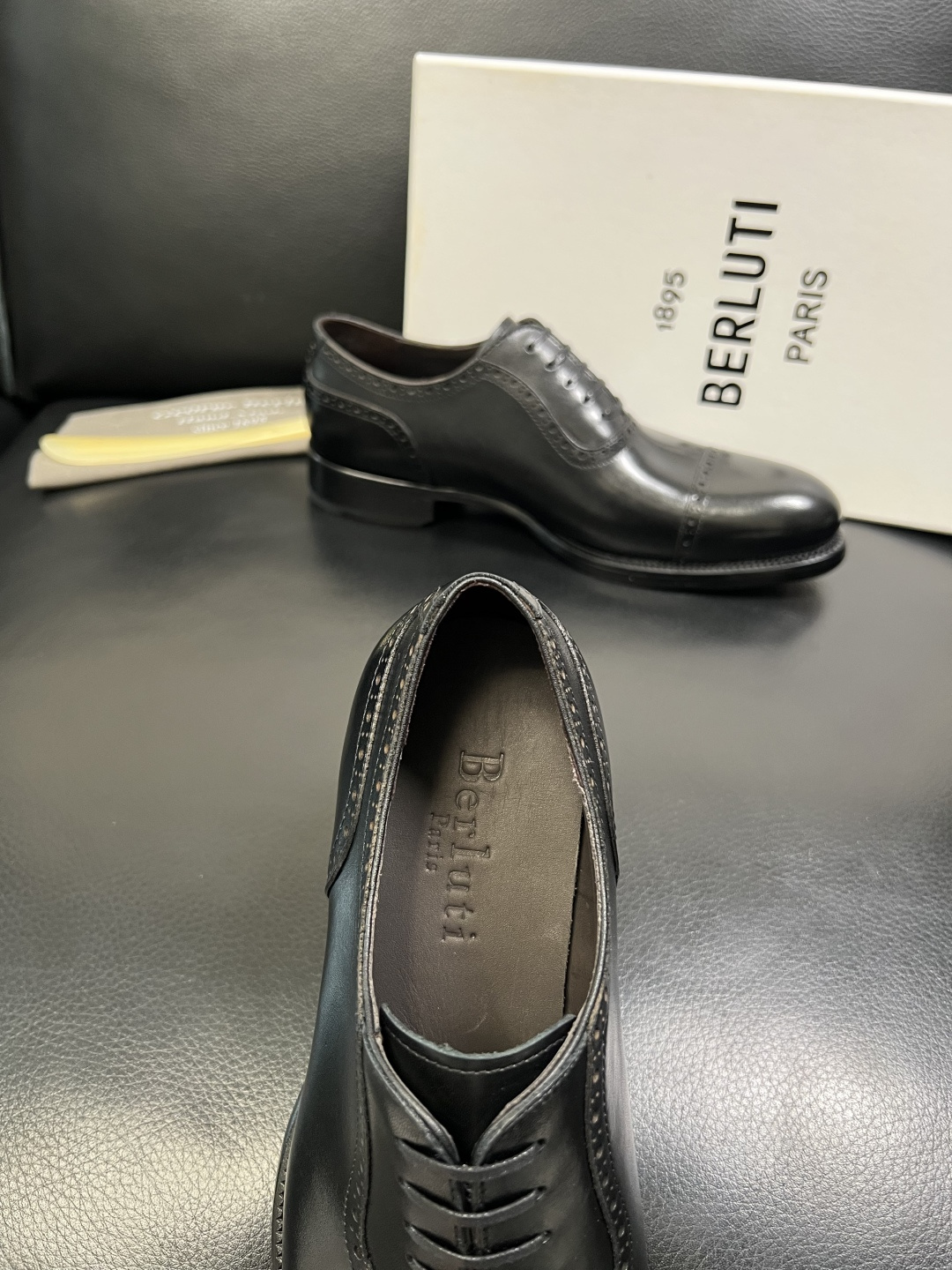 Berluti 顶级代购 布鲁提 专柜同步发售原厂配置，意大利进口牛皮面料，全进口水染牛皮里垫，鞋底：原