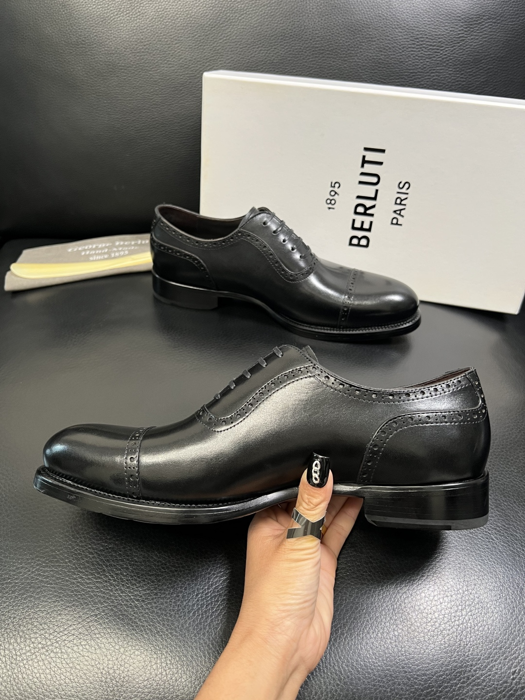 Berluti 顶级代购 布鲁提 专柜同步发售原厂配置，意大利进口牛皮面料，全进口水染牛皮里垫，鞋底：原