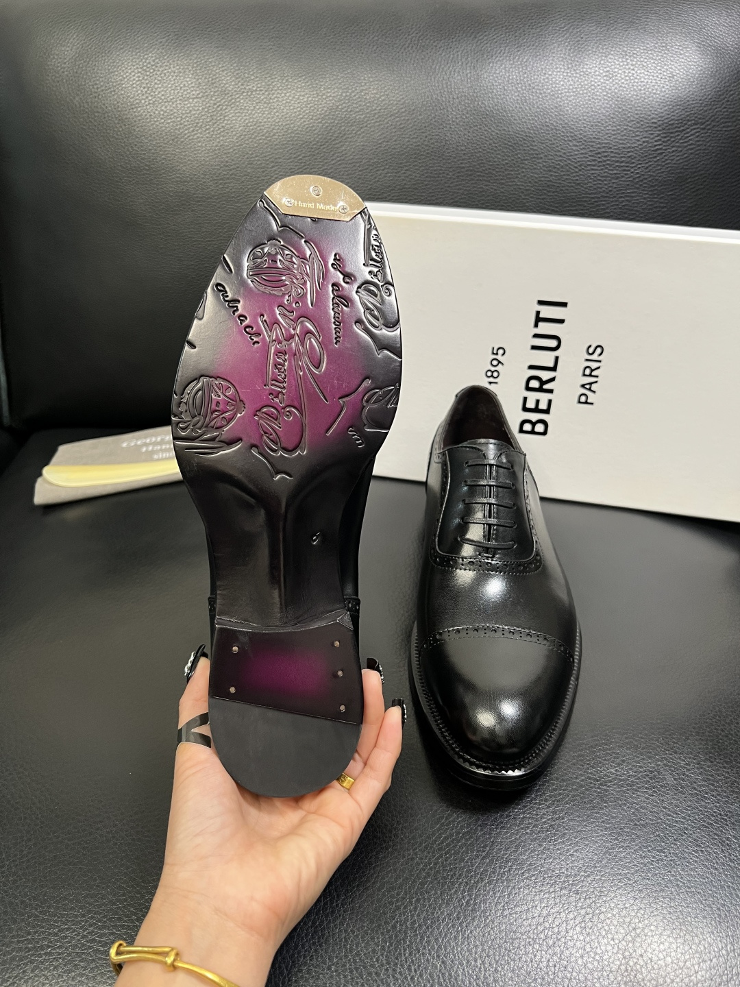 Berluti 顶级代购 布鲁提 专柜同步发售原厂配置，意大利进口牛皮面料，全进口水染牛皮里垫，鞋底：原