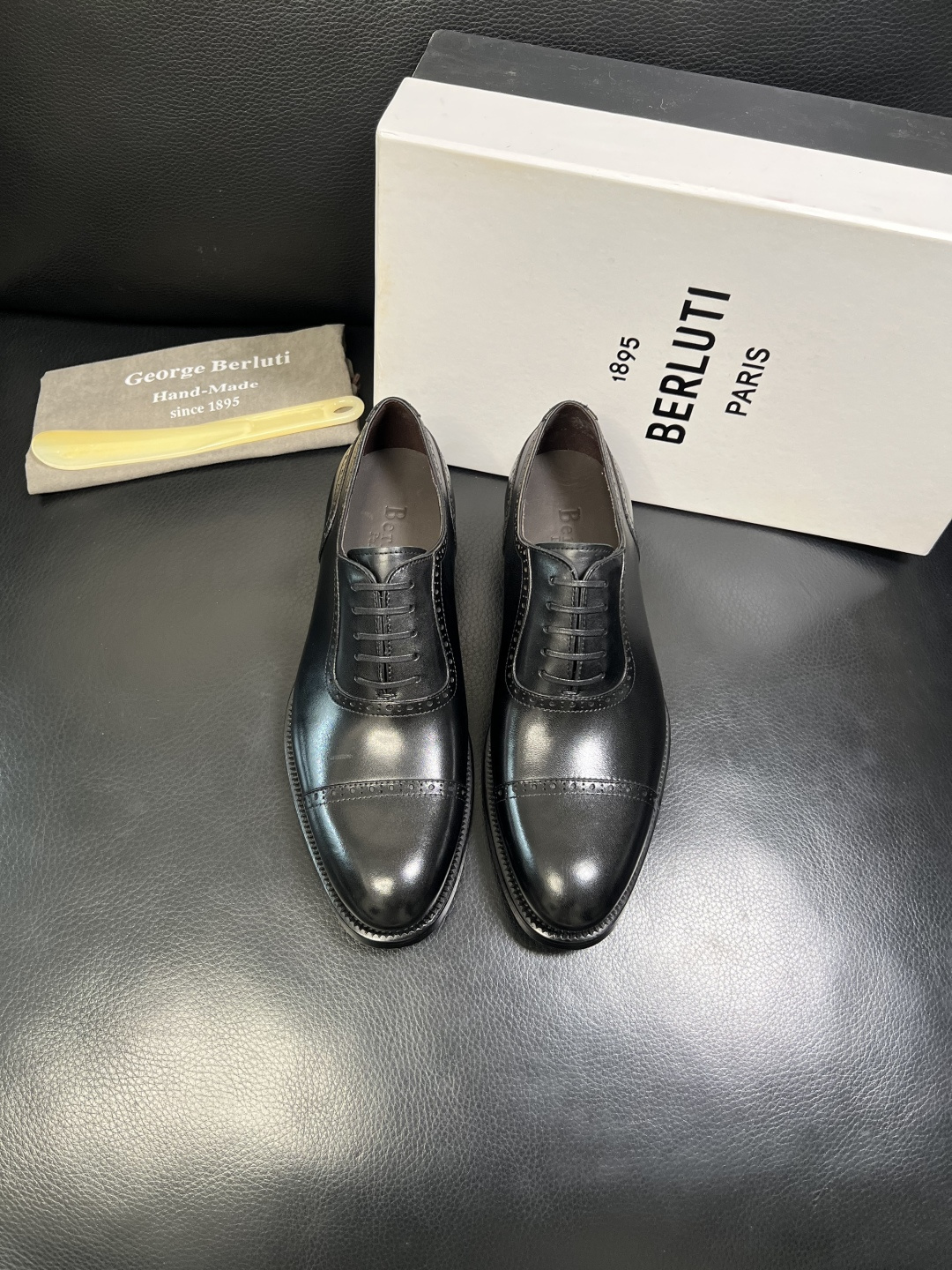 Berluti 顶级代购 布鲁提 专柜同步发售原厂配置，意大利进口牛皮面料，全进口水染牛皮里垫，鞋底：原