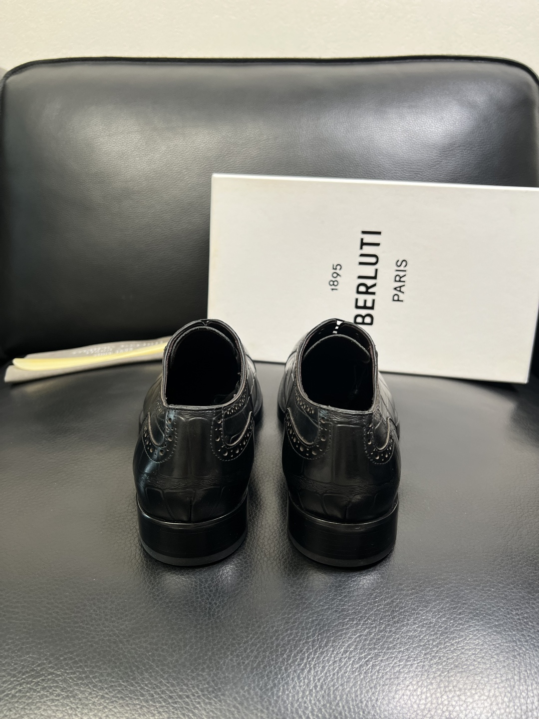 Berluti 顶级代购 布鲁提 专柜同步发售原厂配置，意大利进口牛皮面料，全进口水染牛皮里垫，鞋底：原