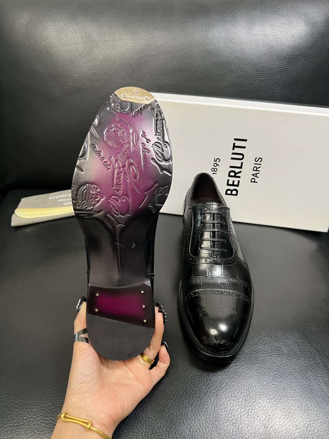 Berluti 顶级代购 布鲁提 专柜同步发售原厂配置，意大利进口牛皮面料，全进口水染牛皮里垫，鞋底：原