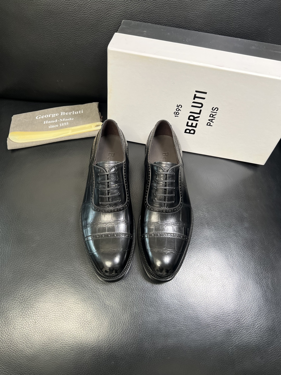 Berluti 顶级代购 布鲁提 专柜同步发售原厂配置，意大利进口牛皮面料，全进口水染牛皮里垫，鞋底：原