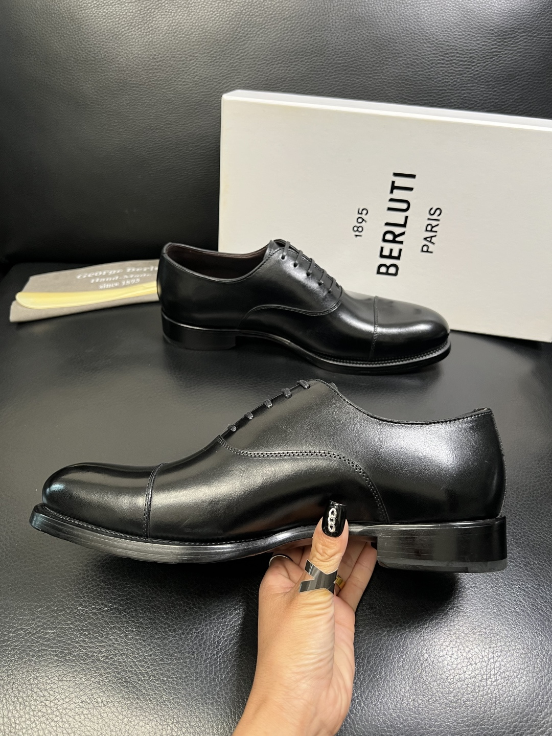 Berluti 顶级代购 布鲁提 专柜同步发售原厂配置，意大利进口牛皮面料，全进口水染牛皮里垫，鞋底：原