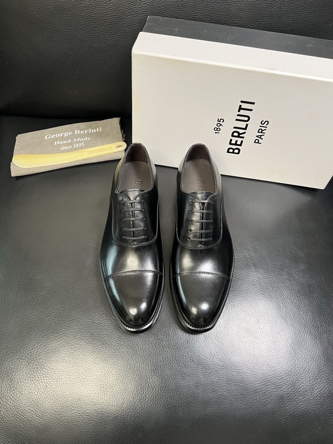 Berluti 顶级代购 布鲁提 专柜同步发售原厂配置，意大利进口牛皮面料，全进口水染牛皮里垫，鞋底：原