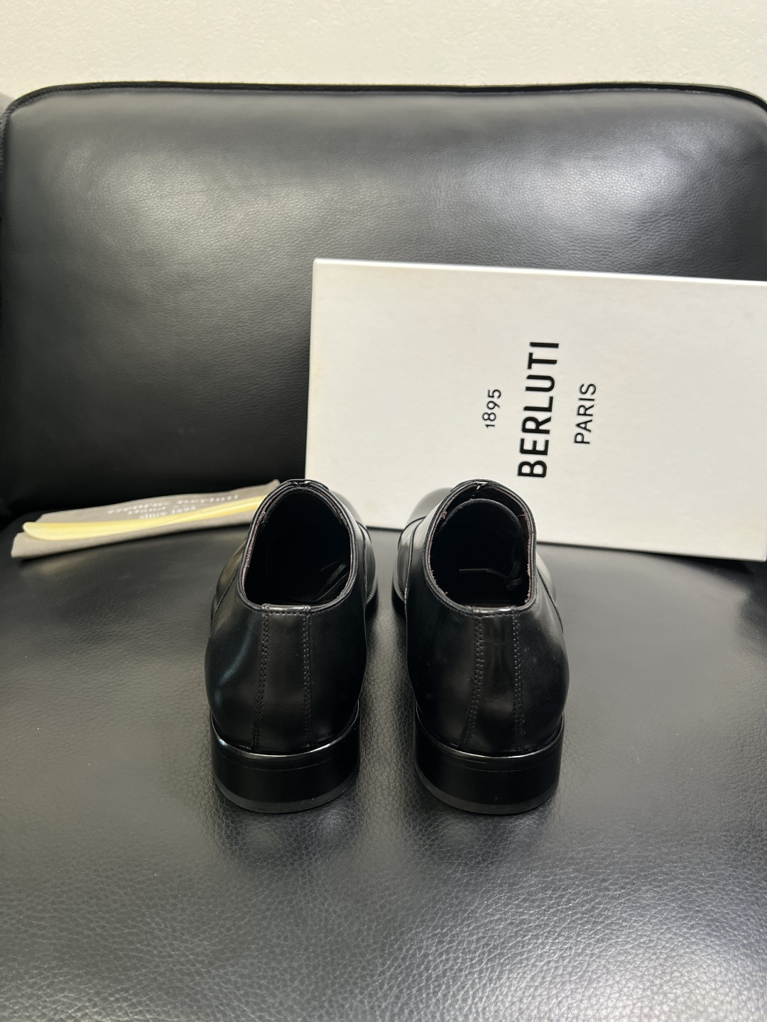 Berluti 顶级代购 布鲁提 专柜同步发售原厂配置，意大利进口牛皮面料，全进口水染牛皮里垫，鞋底：原