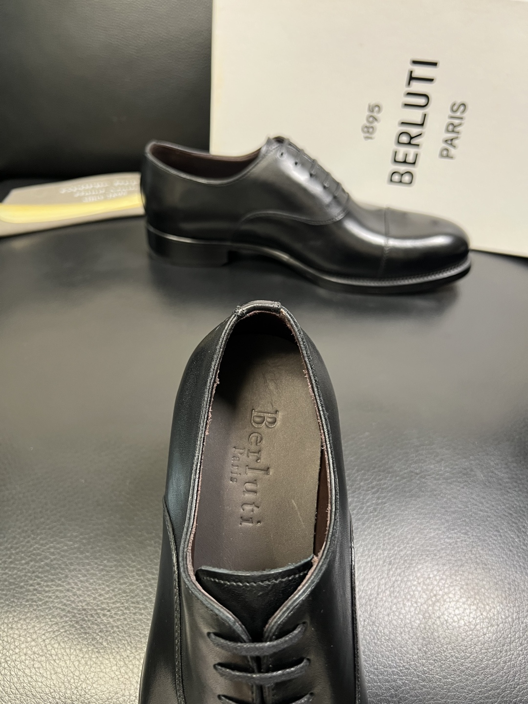 Berluti 顶级代购 布鲁提 专柜同步发售原厂配置，意大利进口牛皮面料，全进口水染牛皮里垫，鞋底：原