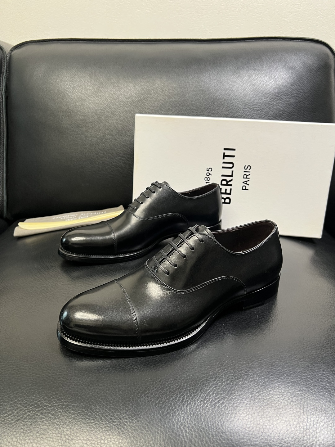 Berluti 顶级代购 布鲁提 专柜同步发售原厂配置，意大利进口牛皮面料，全进口水染牛皮里垫，鞋底：原