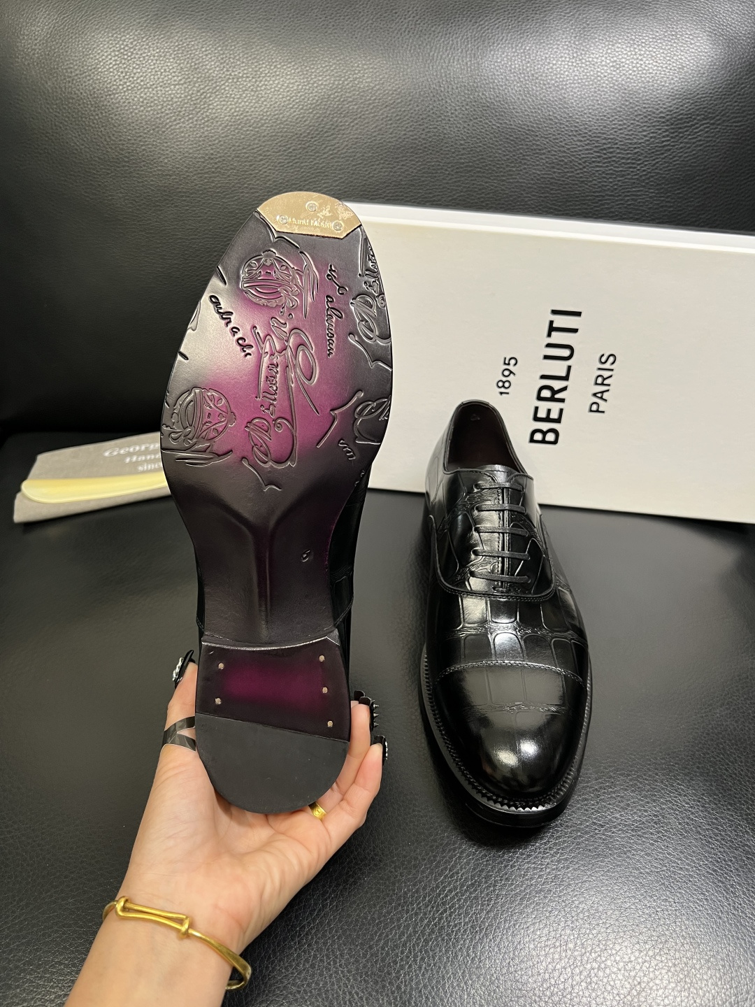 Berluti 顶级代购 布鲁提 专柜同步发售原厂配置，意大利进口牛皮面料，全进口水染牛皮里垫，鞋底：原