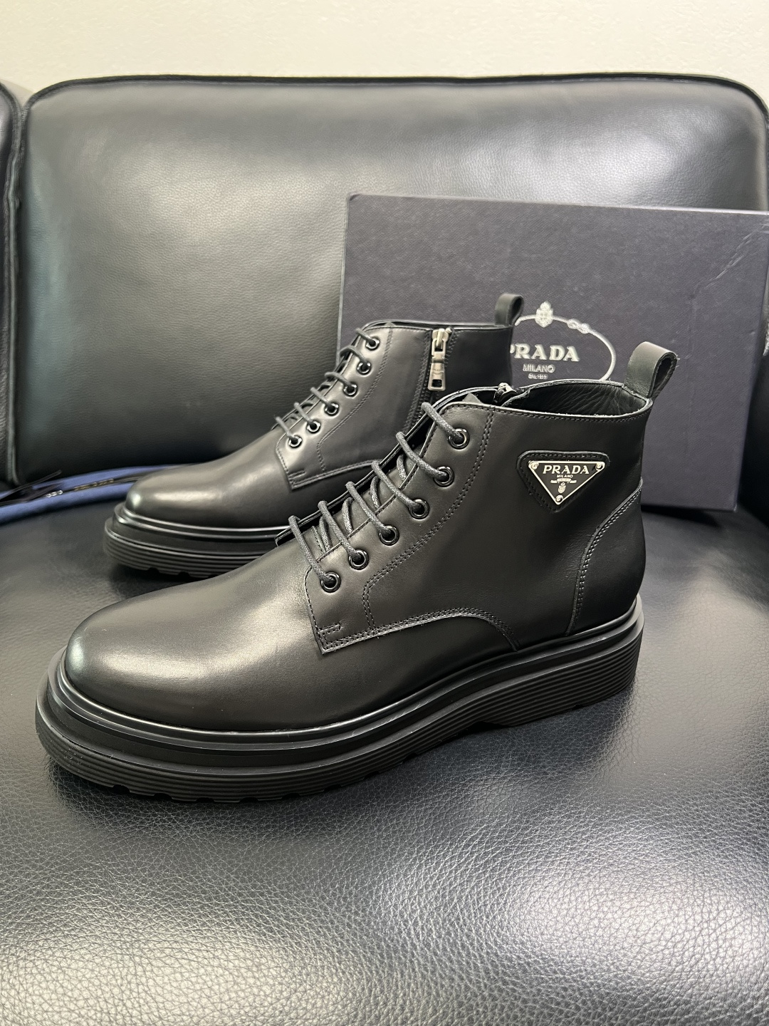 Prada 顶级工艺品，普拉达 专柜同步，靴子高帮原厂配置意大利进口牛皮拼布面料，进口牛皮内里垫，透气舒