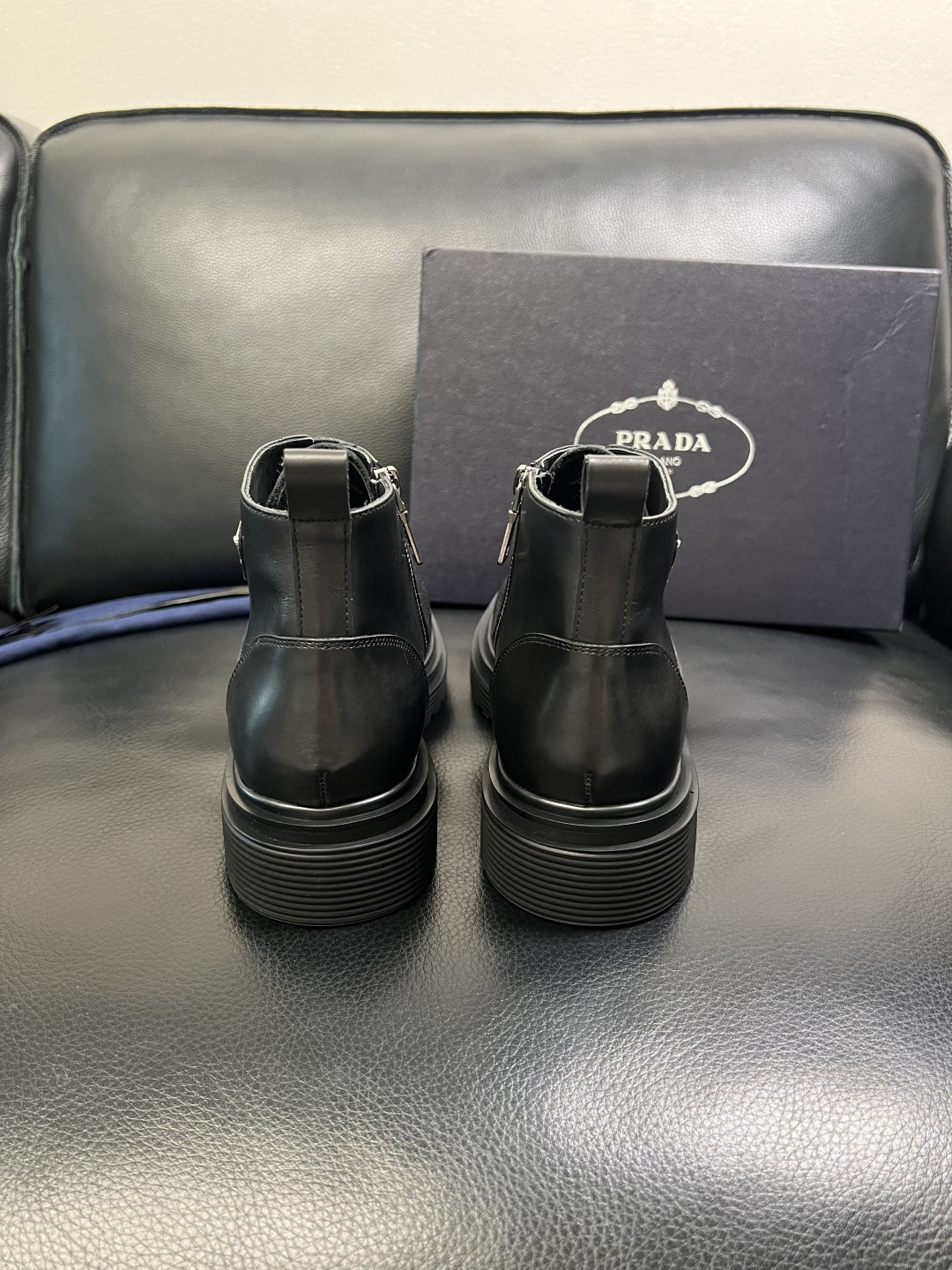 Prada 顶级工艺品，普拉达 专柜同步，靴子高帮原厂配置意大利进口牛皮拼布面料，进口牛皮内里垫，透气舒
