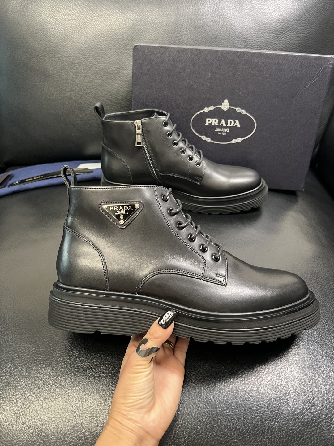 Prada 顶级工艺品，普拉达 专柜同步，靴子高帮原厂配置意大利进口牛皮拼布面料，进口牛皮内里垫，透气舒