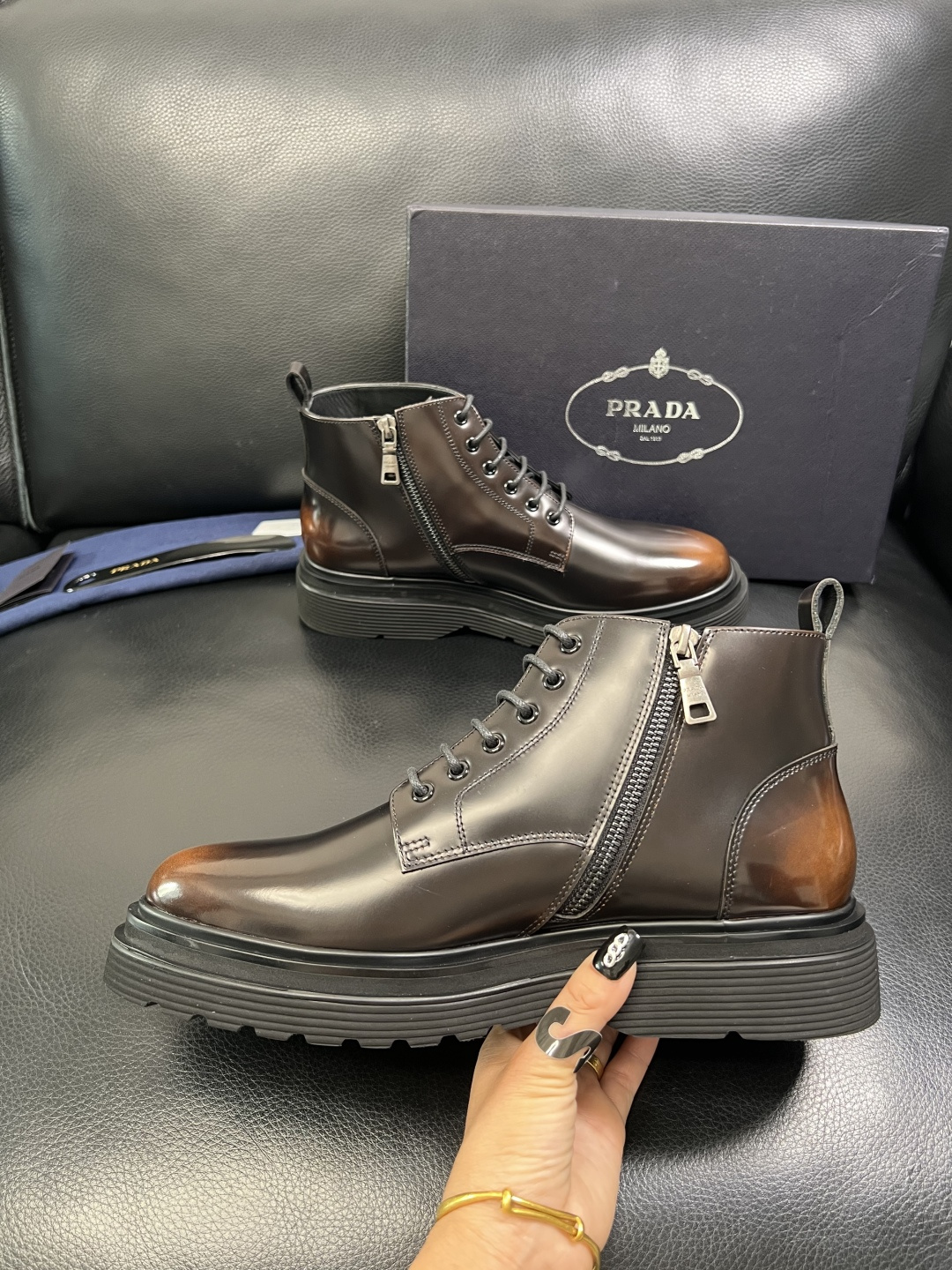 Prada 顶级工艺品，普拉达 专柜同步，靴子高帮原厂配置意大利进口牛皮拼布面料，进口牛皮内里垫，透气舒