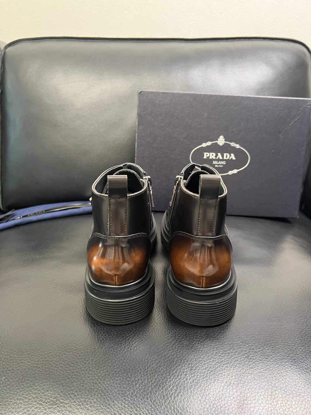 Prada 顶级工艺品，普拉达 专柜同步，靴子高帮原厂配置意大利进口牛皮拼布面料，进口牛皮内里垫，透气舒