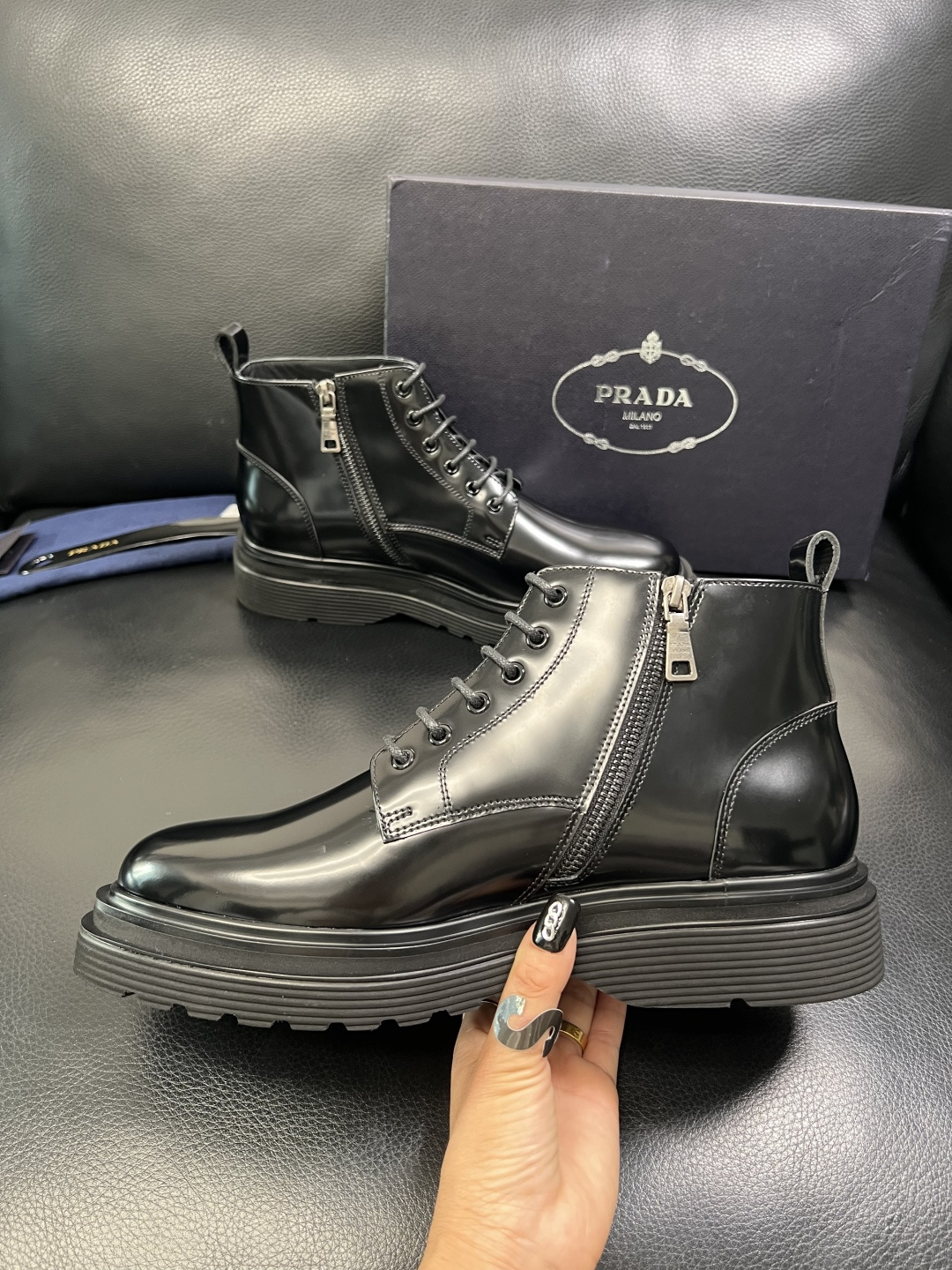 Prada 顶级工艺品，普拉达 专柜同步，靴子高帮原厂配置意大利进口牛皮拼布面料，进口牛皮内里垫，透气舒