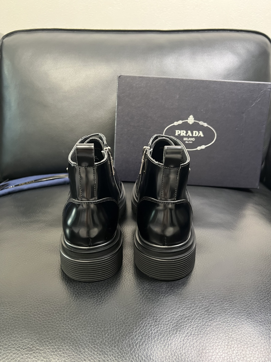 Prada 顶级工艺品，普拉达 专柜同步，靴子高帮原厂配置意大利进口牛皮拼布面料，进口牛皮内里垫，透气舒