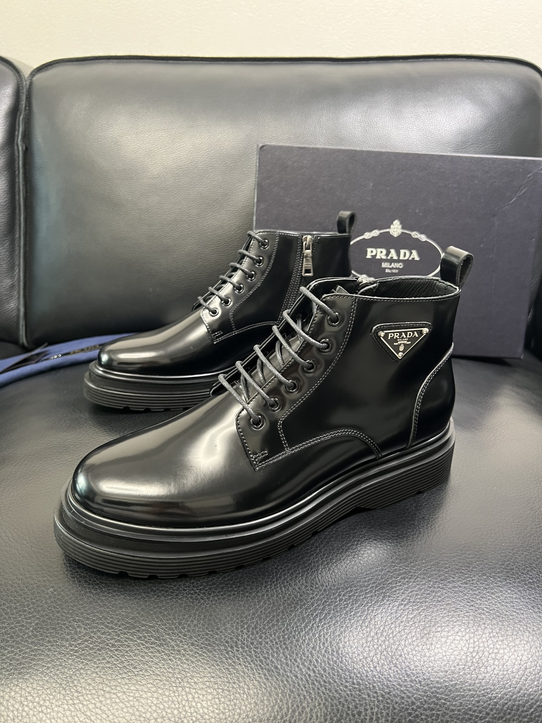 Prada 顶级工艺品，普拉达 专柜同步，靴子高帮原厂配置意大利进口牛皮拼布面料，进口牛皮内里垫，透气舒