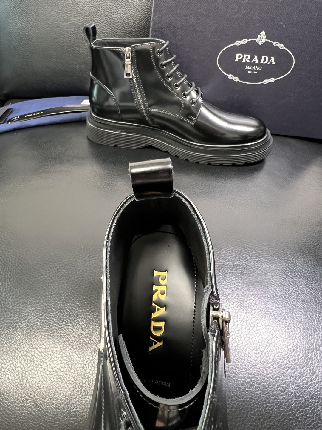 Prada 顶级工艺品，普拉达 专柜同步，靴子高帮原厂配置意大利进口牛皮拼布面料，进口牛皮内里垫，透气舒