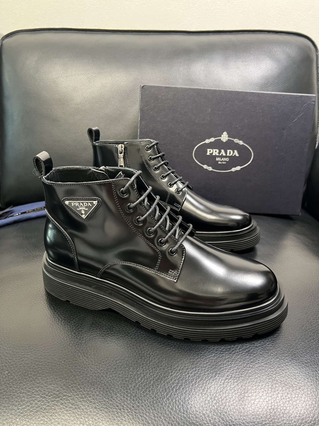 Prada 顶级工艺品，普拉达 专柜同步，靴子高帮原厂配置意大利进口牛皮拼布面料，进口牛皮内里垫，透气舒