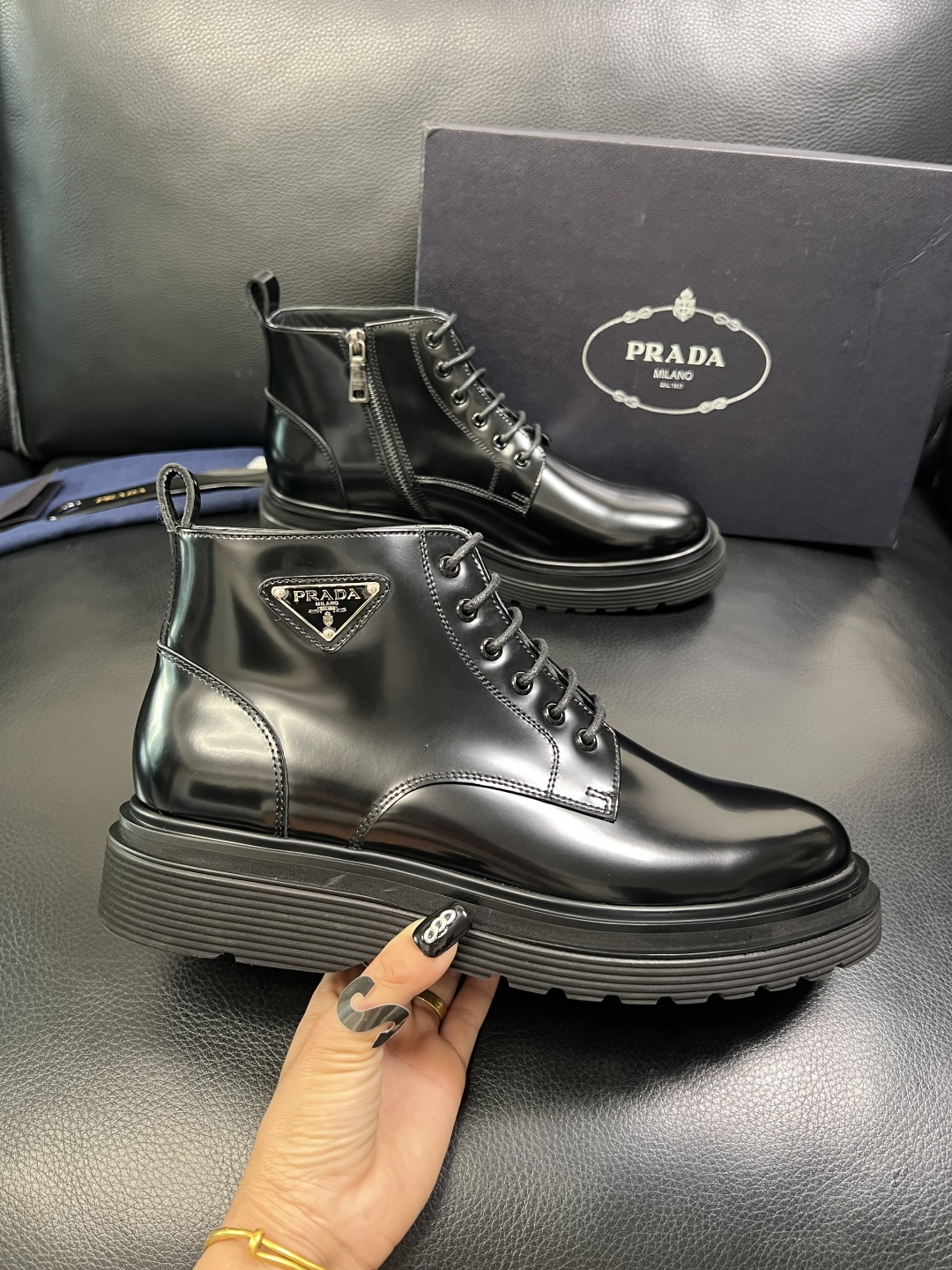 Prada 顶级工艺品，普拉达 专柜同步，靴子高帮原厂配置意大利进口牛皮拼布面料，进口牛皮内里垫，透气舒