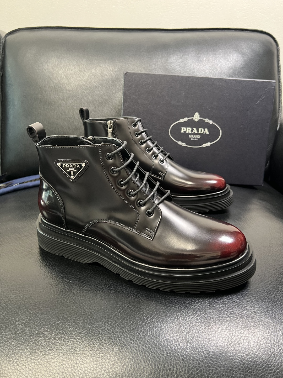 Prada 顶级工艺品，普拉达 专柜同步，靴子高帮原厂配置意大利进口牛皮拼布面料，进口牛皮内里垫，透气舒