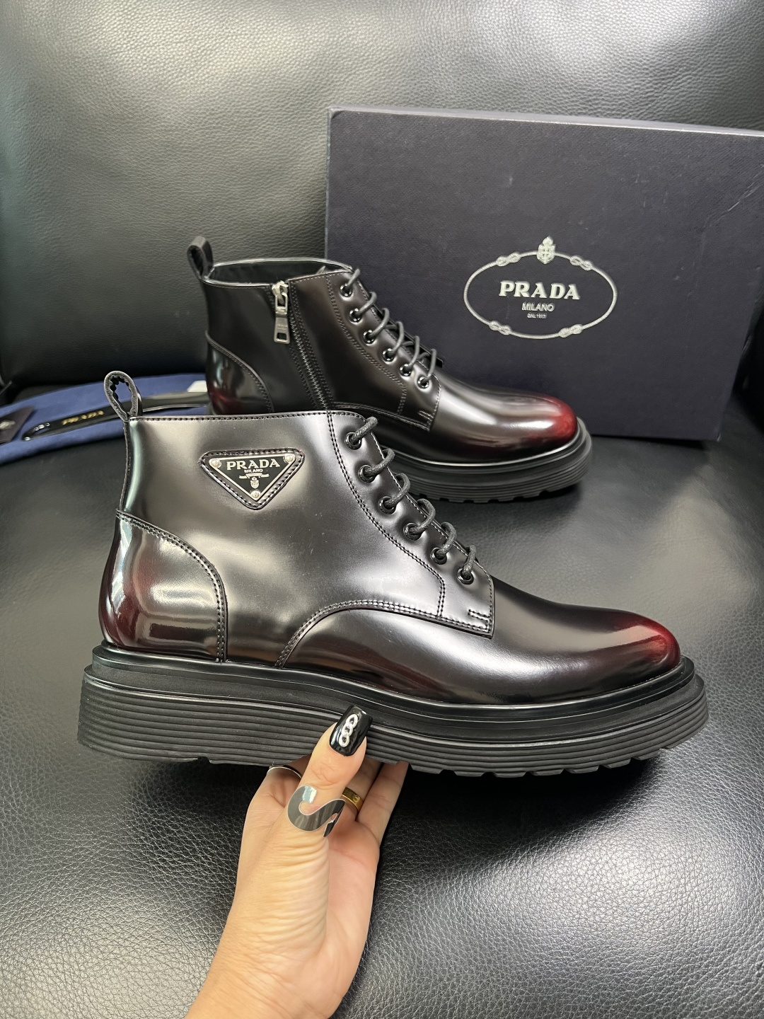Prada 顶级工艺品，普拉达 专柜同步，靴子高帮原厂配置意大利进口牛皮拼布面料，进口牛皮内里垫，透气舒