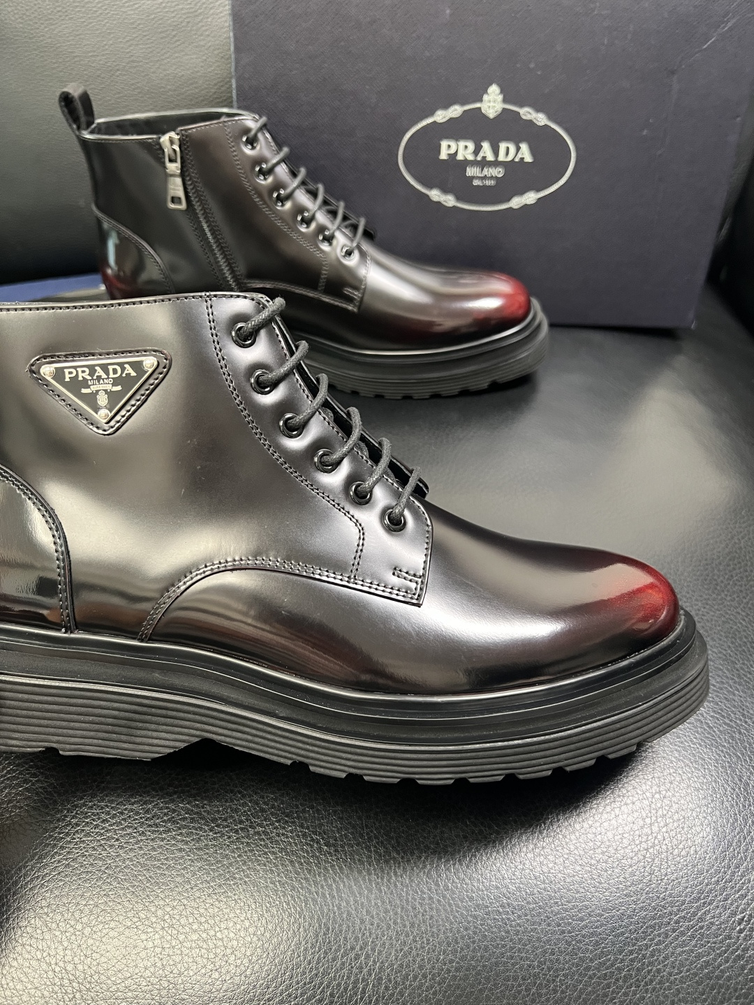 Prada 顶级工艺品，普拉达 专柜同步，靴子高帮原厂配置意大利进口牛皮拼布面料，进口牛皮内里垫，透气舒