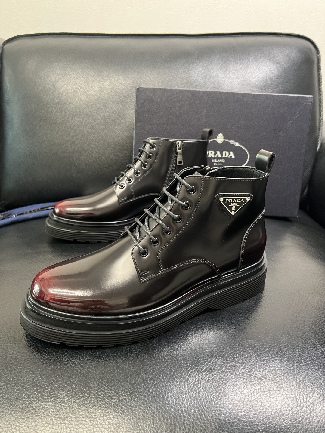 Prada 顶级工艺品，普拉达 专柜同步，靴子高帮原厂配置意大利进口牛皮拼布面料，进口牛皮内里垫，透气舒
