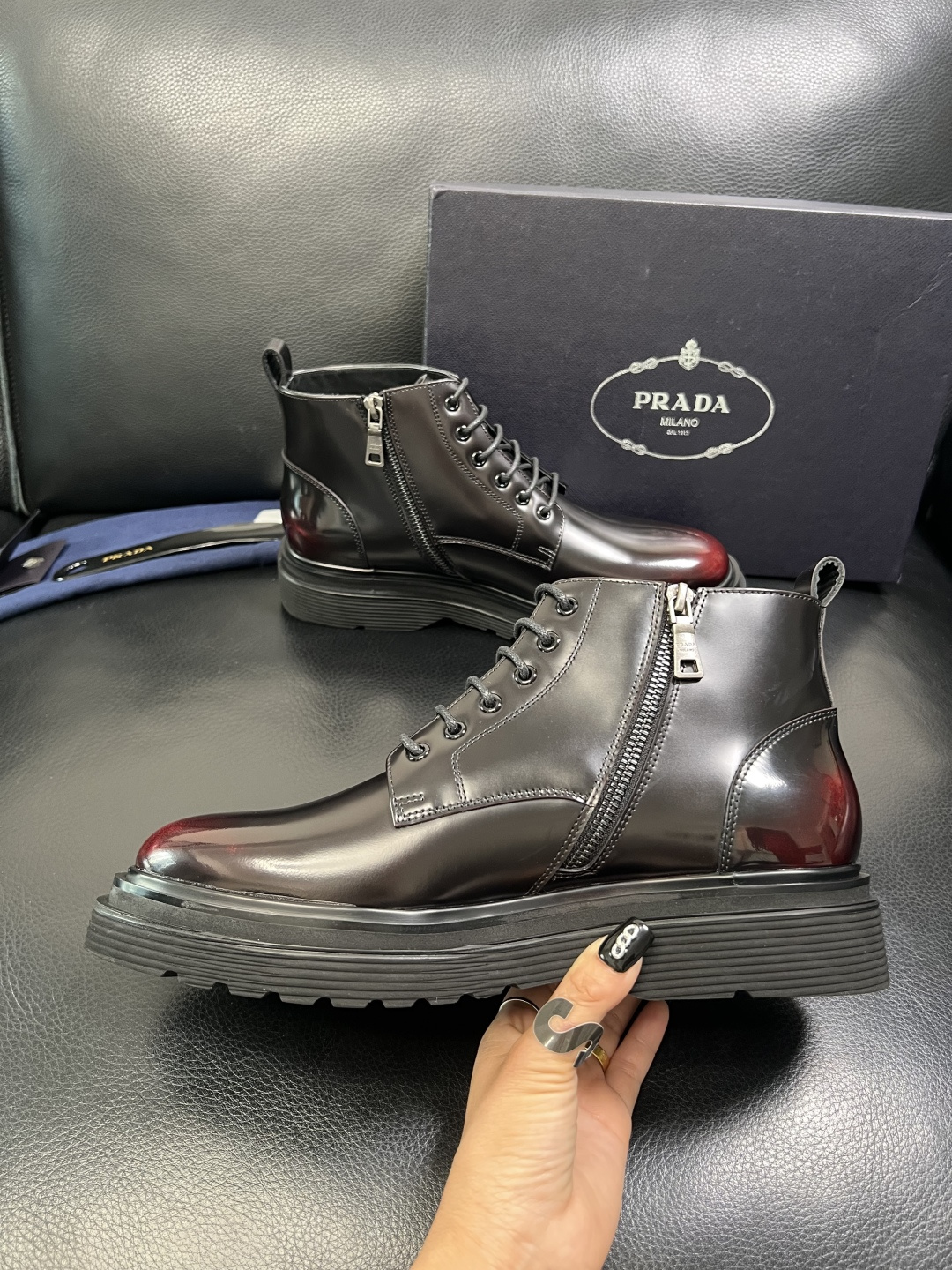 Prada 顶级工艺品，普拉达 专柜同步，靴子高帮原厂配置意大利进口牛皮拼布面料，进口牛皮内里垫，透气舒
