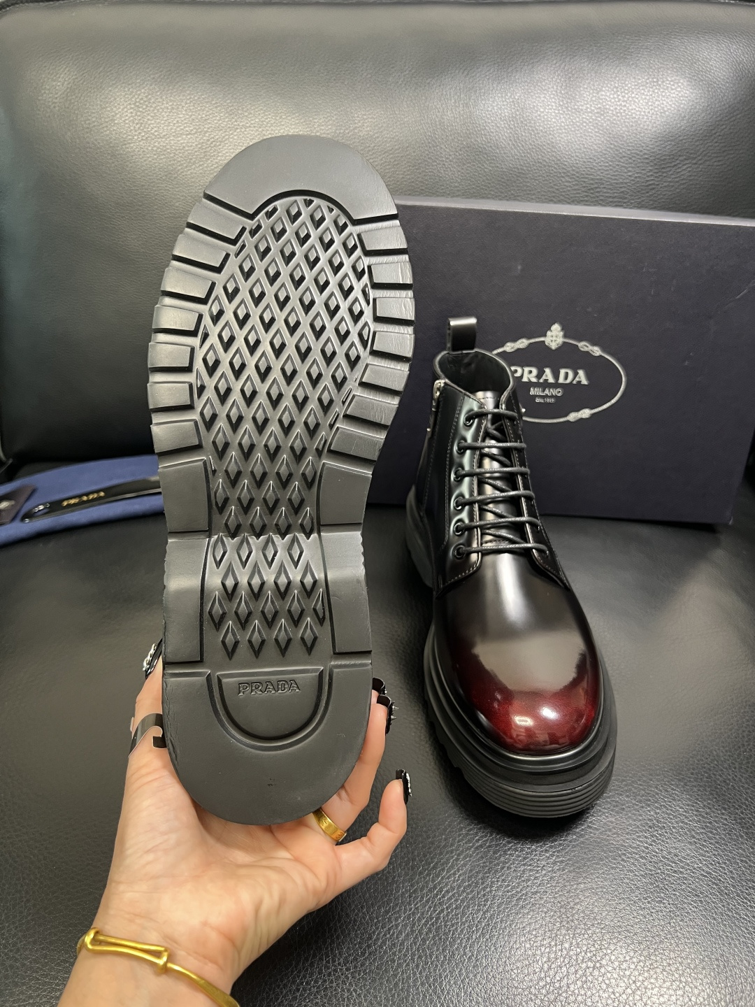 Prada 顶级工艺品，普拉达 专柜同步，靴子高帮原厂配置意大利进口牛皮拼布面料，进口牛皮内里垫，透气舒