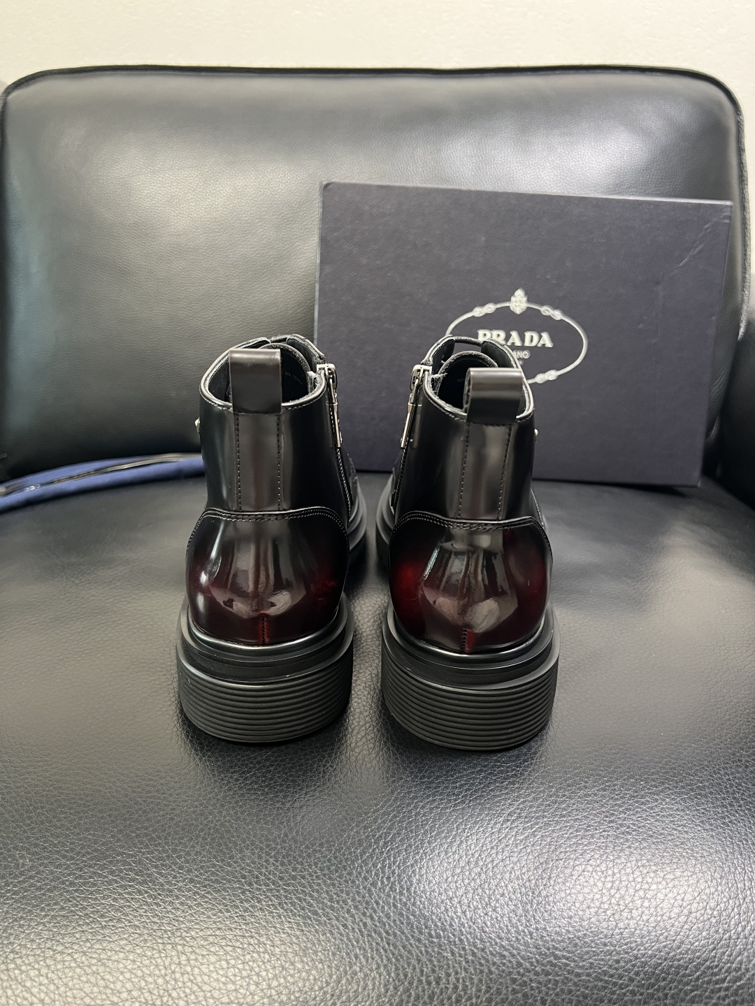 Prada 顶级工艺品，普拉达 专柜同步，靴子高帮原厂配置意大利进口牛皮拼布面料，进口牛皮内里垫，透气舒