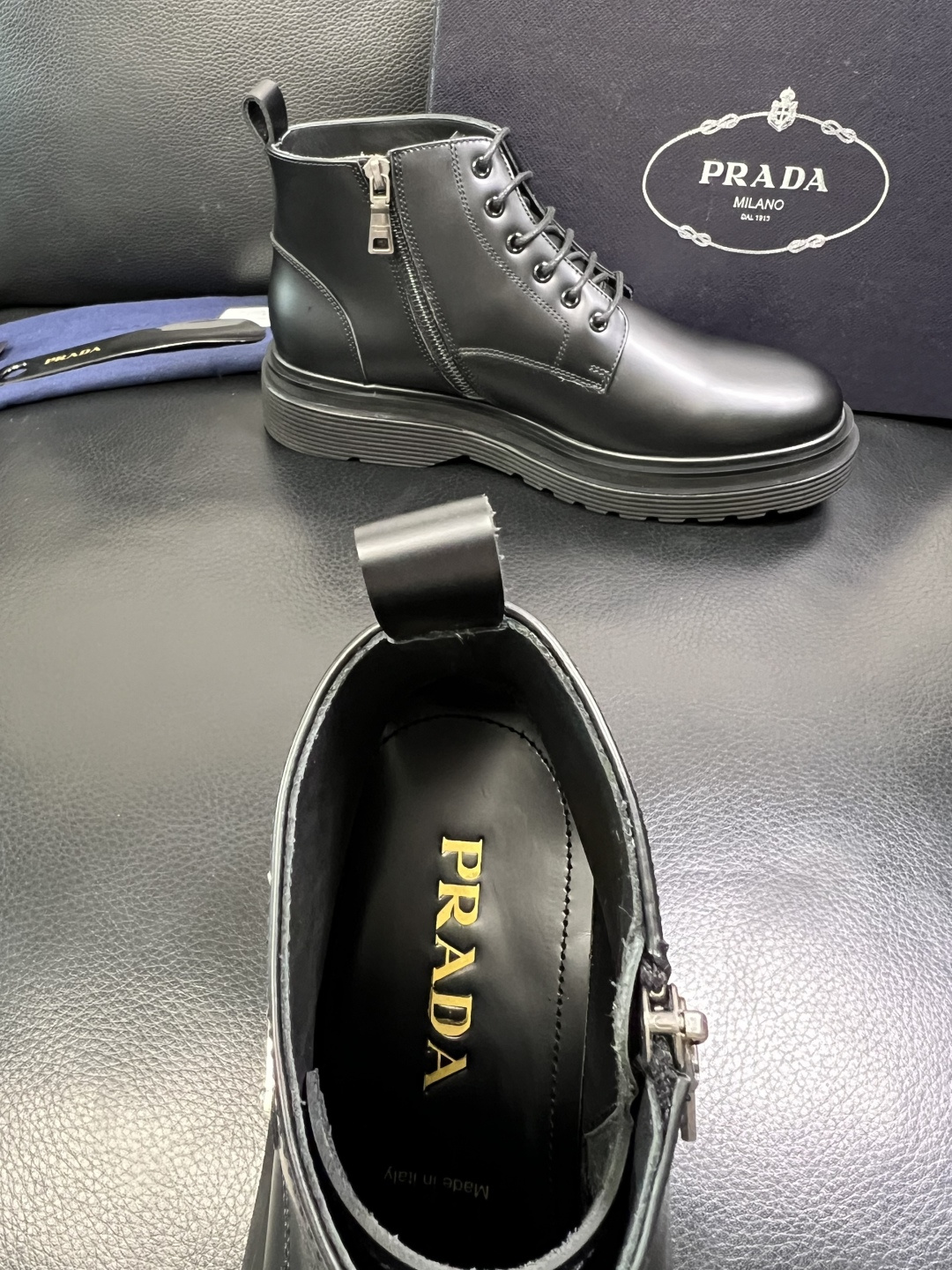 Prada 顶级工艺品，普拉达 专柜同步，靴子高帮原厂配置意大利进口牛皮拼布面料，进口牛皮内里垫，透气舒