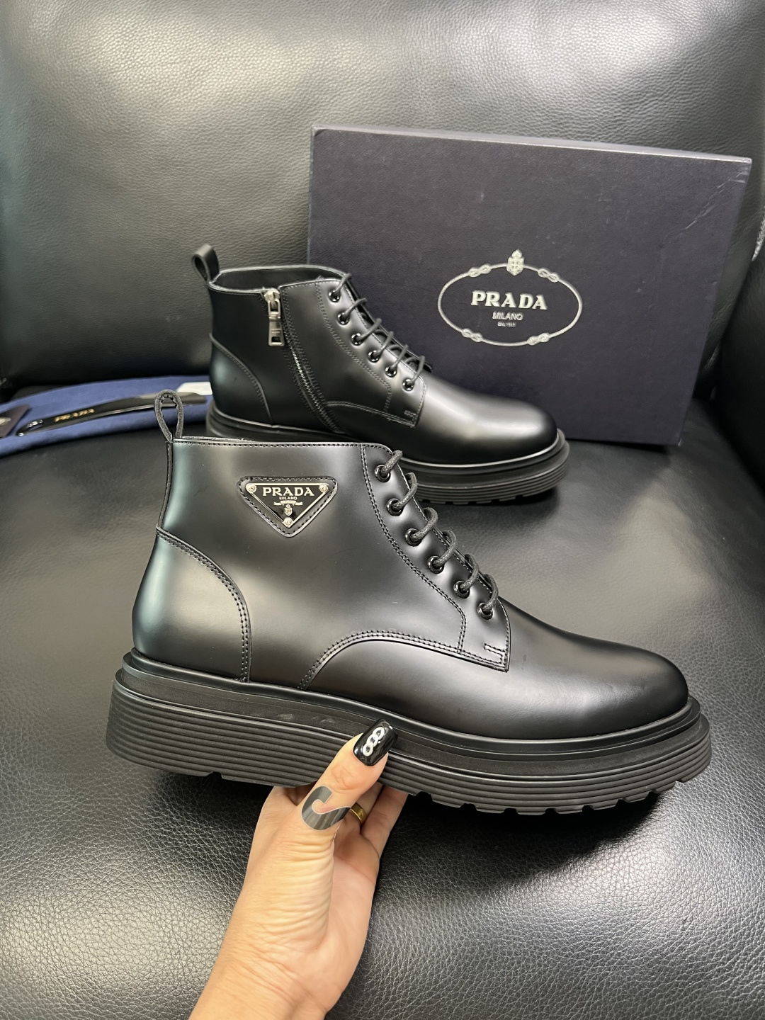 Prada 顶级工艺品，普拉达 专柜同步，靴子高帮原厂配置意大利进口牛皮拼布面料，进口牛皮内里垫，透气舒