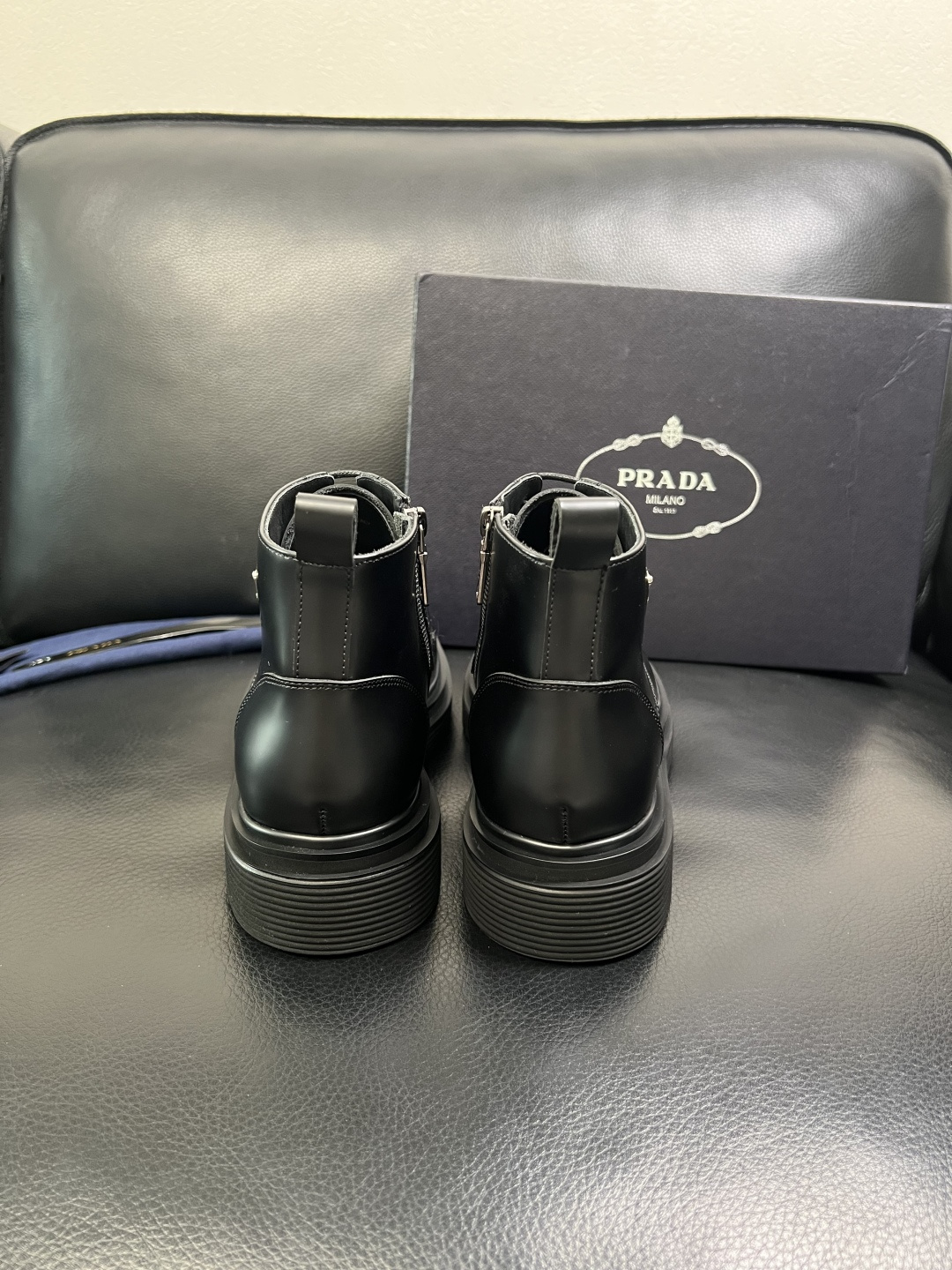 Prada 顶级工艺品，普拉达 专柜同步，靴子高帮原厂配置意大利进口牛皮拼布面料，进口牛皮内里垫，透气舒