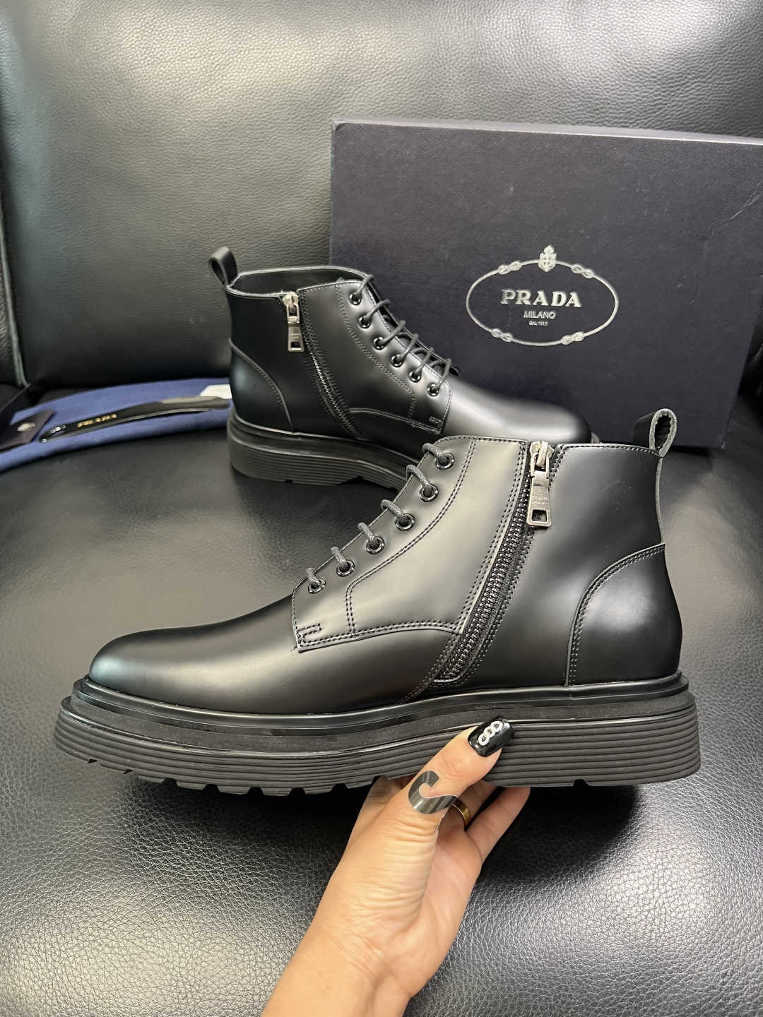 Prada 顶级工艺品，普拉达 专柜同步，靴子高帮原厂配置意大利进口牛皮拼布面料，进口牛皮内里垫，透气舒