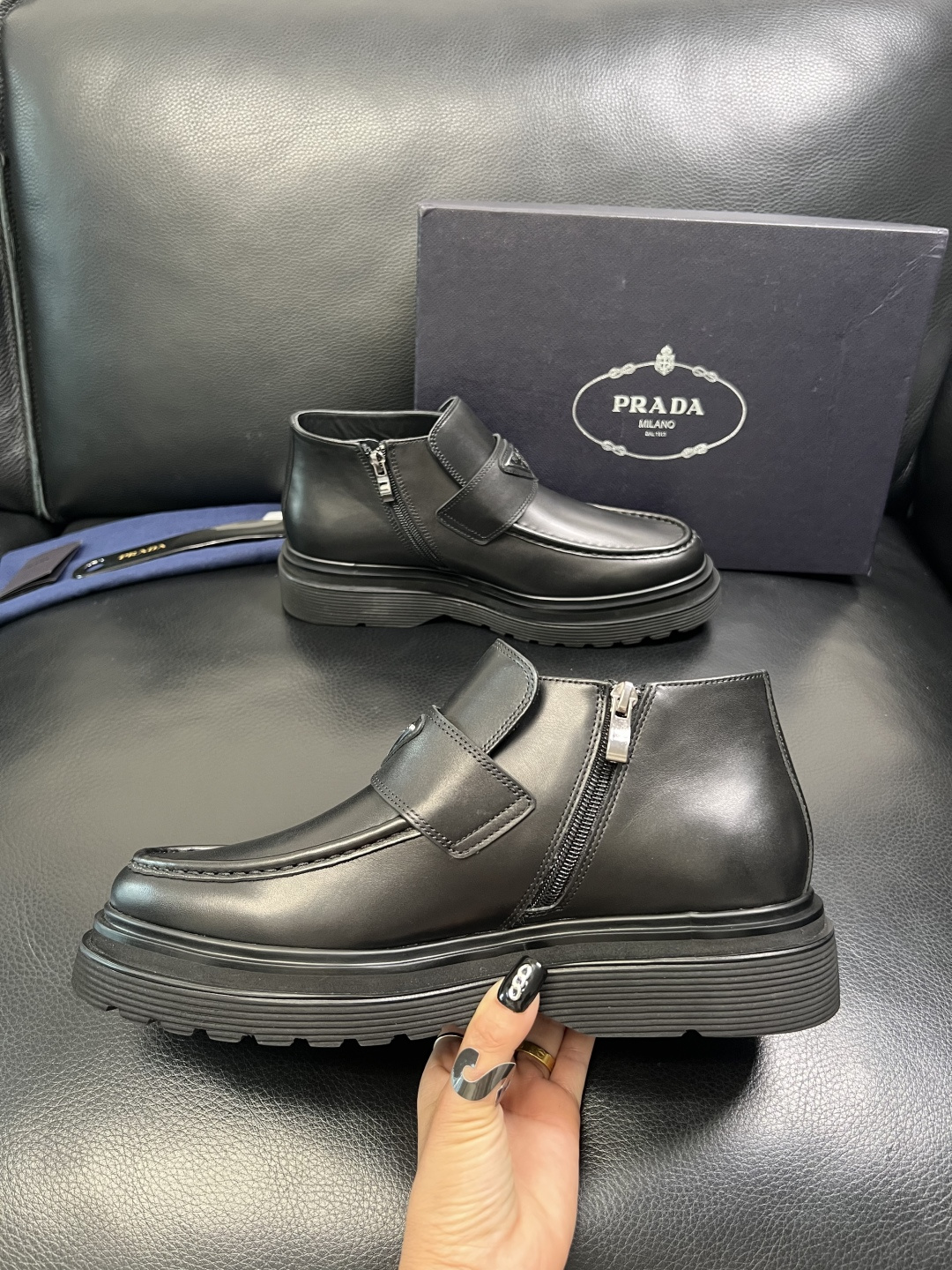 Prada 顶级工艺品，普拉达 专柜同步，靴子高帮原厂配置意大利进口牛皮拼布面料，进口牛皮内里垫，透气舒