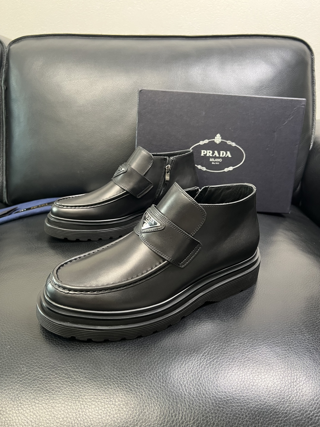 Prada 顶级工艺品，普拉达 专柜同步，靴子高帮原厂配置意大利进口牛皮拼布面料，进口牛皮内里垫，透气舒