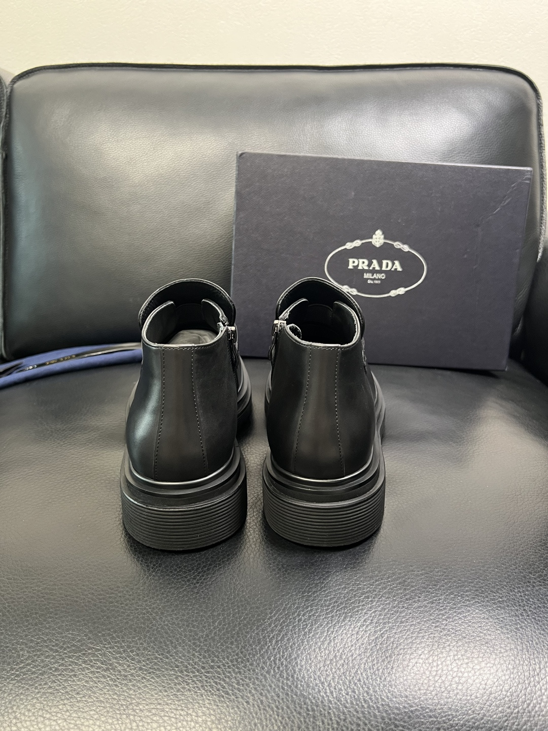 Prada 顶级工艺品，普拉达 专柜同步，靴子高帮原厂配置意大利进口牛皮拼布面料，进口牛皮内里垫，透气舒