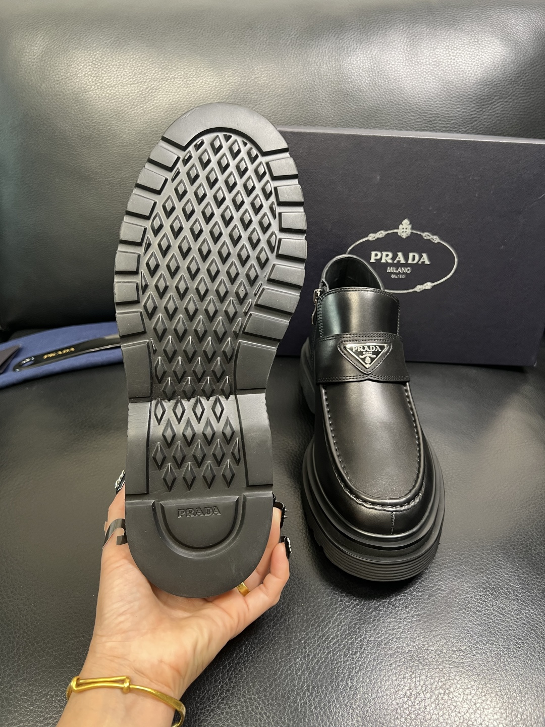 Prada 顶级工艺品，普拉达 专柜同步，靴子高帮原厂配置意大利进口牛皮拼布面料，进口牛皮内里垫，透气舒