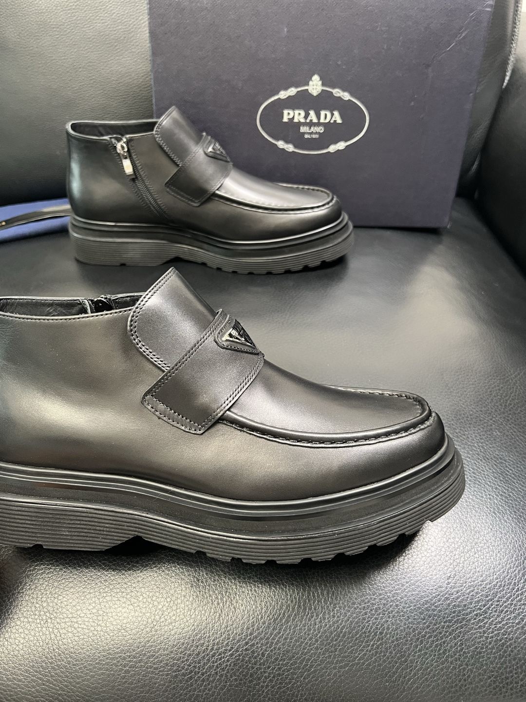 Prada 顶级工艺品，普拉达 专柜同步，靴子高帮原厂配置意大利进口牛皮拼布面料，进口牛皮内里垫，透气舒