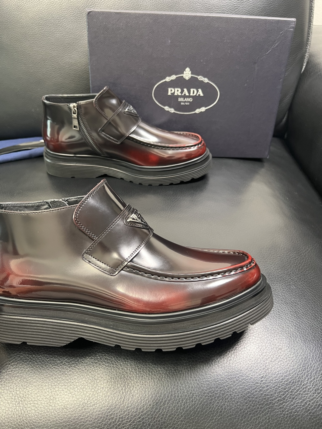 Prada 顶级工艺品，普拉达 专柜同步，靴子高帮原厂配置意大利进口牛皮拼布面料，进口牛皮内里垫，透气舒