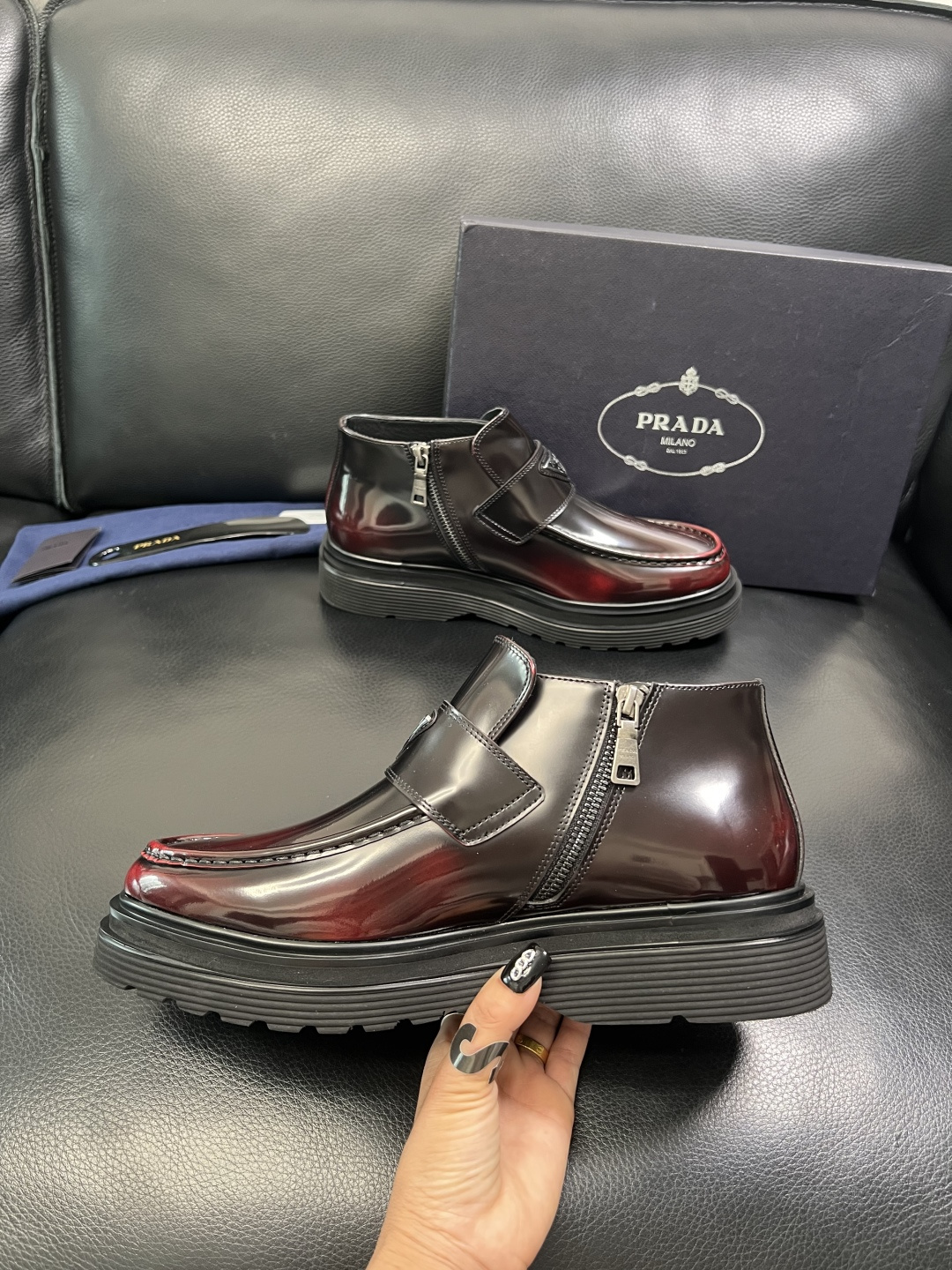 Prada 顶级工艺品，普拉达 专柜同步，靴子高帮原厂配置意大利进口牛皮拼布面料，进口牛皮内里垫，透气舒