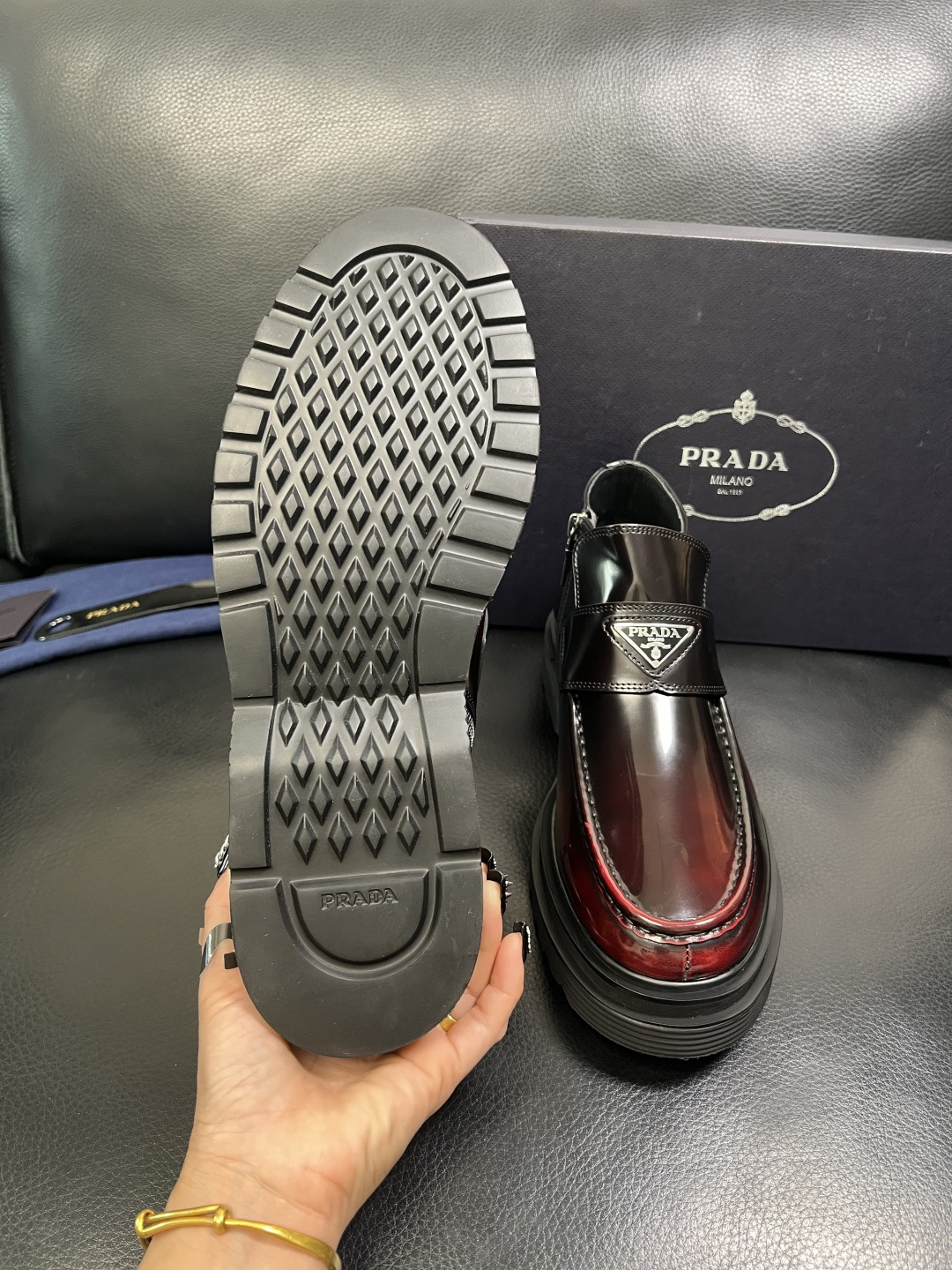 Prada 顶级工艺品，普拉达 专柜同步，靴子高帮原厂配置意大利进口牛皮拼布面料，进口牛皮内里垫，透气舒