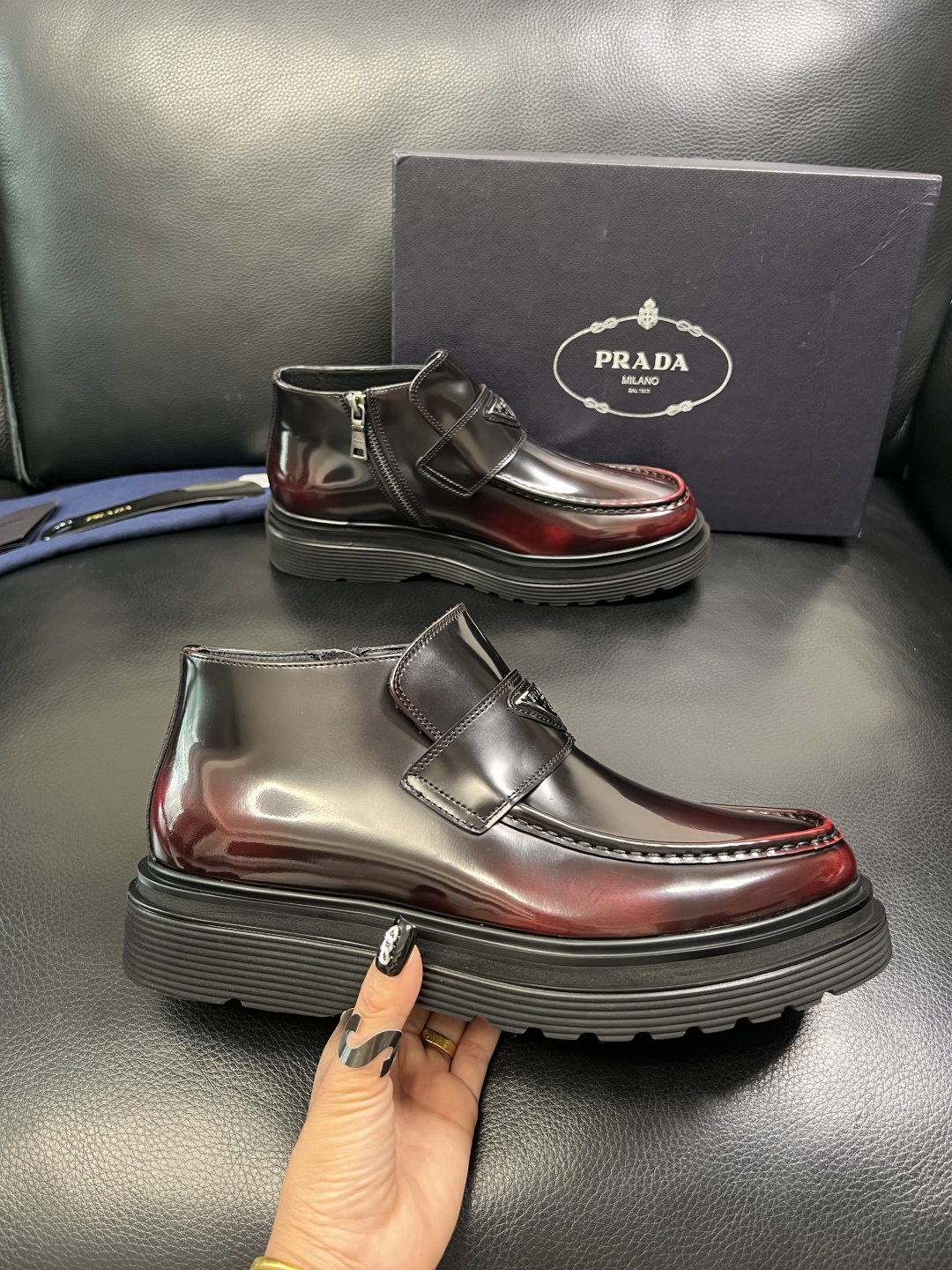 Prada 顶级工艺品，普拉达 专柜同步，靴子高帮原厂配置意大利进口牛皮拼布面料，进口牛皮内里垫，透气舒