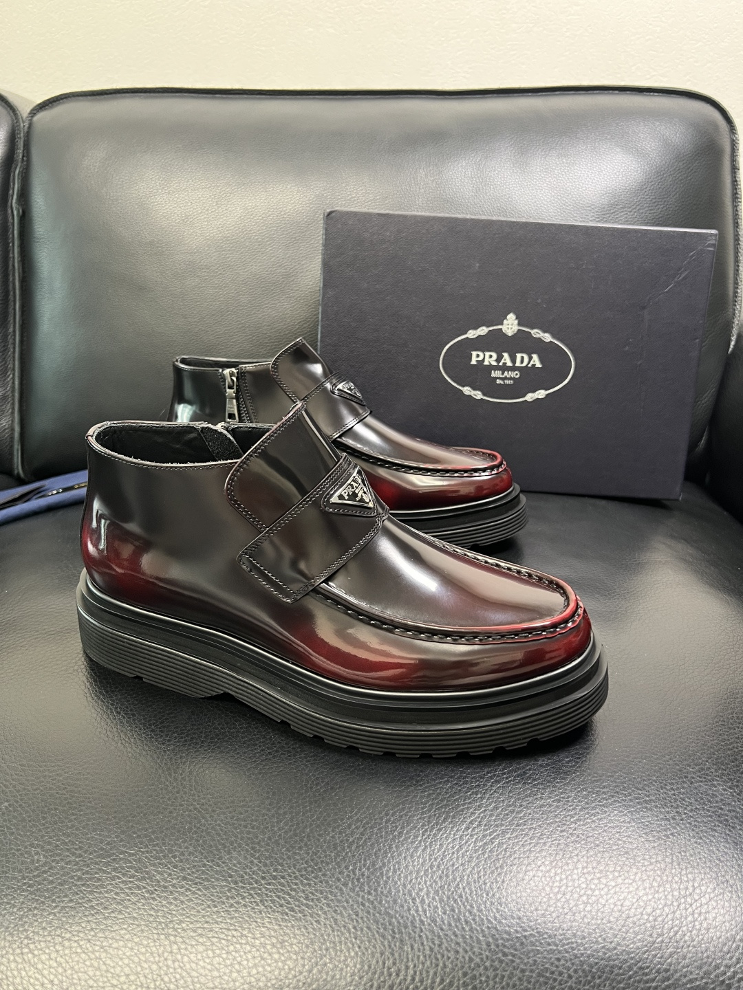 Prada 顶级工艺品，普拉达 专柜同步，靴子高帮原厂配置意大利进口牛皮拼布面料，进口牛皮内里垫，透气舒