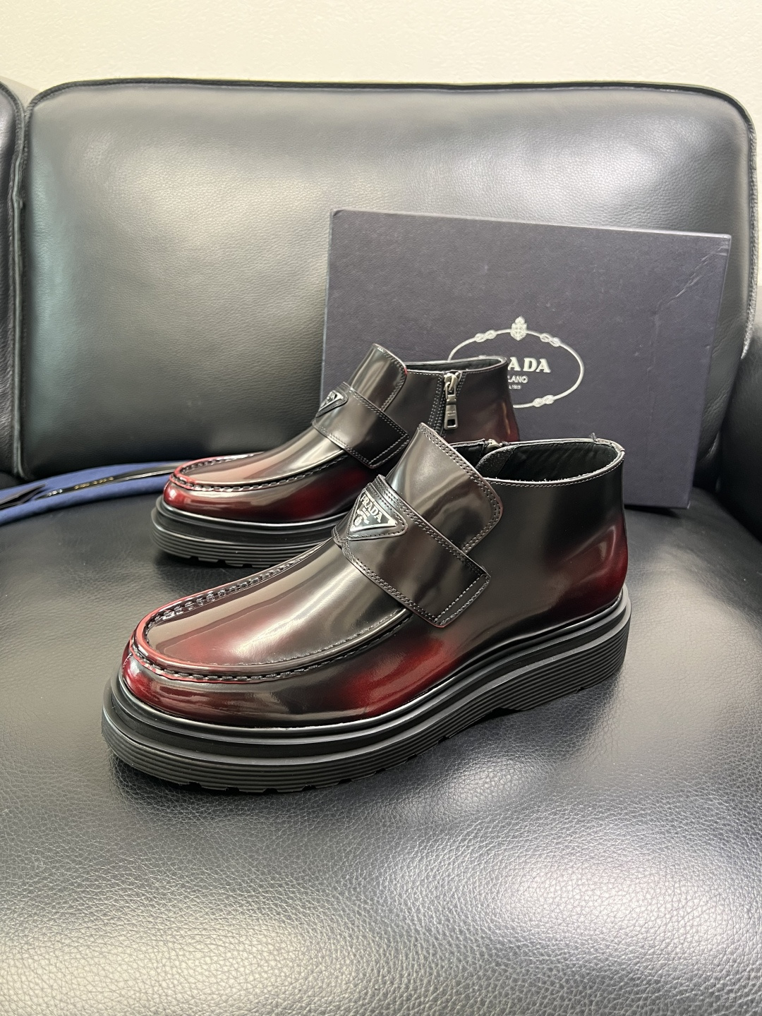 Prada 顶级工艺品，普拉达 专柜同步，靴子高帮原厂配置意大利进口牛皮拼布面料，进口牛皮内里垫，透气舒