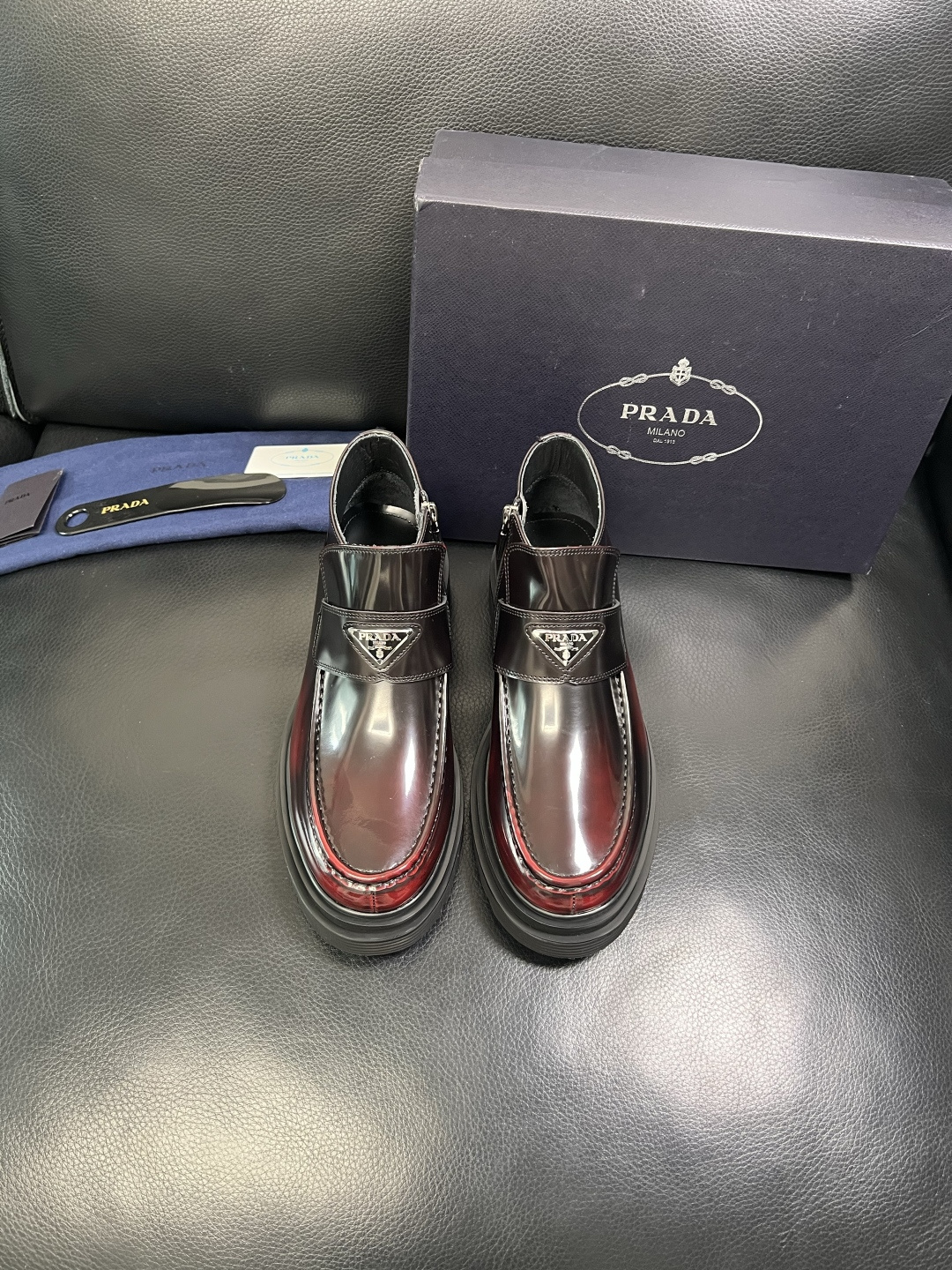 Prada 顶级工艺品，普拉达 专柜同步，靴子高帮原厂配置意大利进口牛皮拼布面料，进口牛皮内里垫，透气舒
